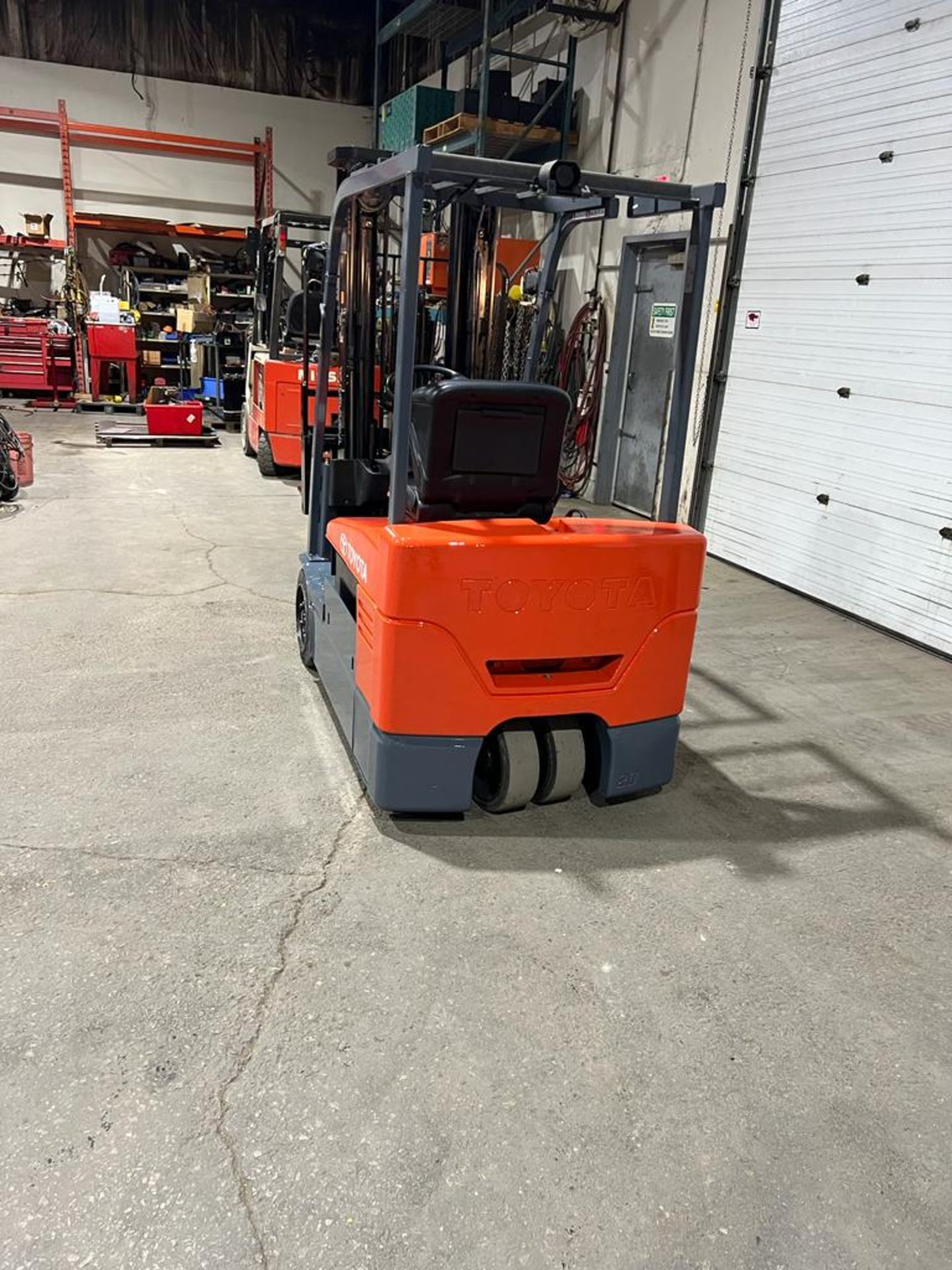 Toyota 4,000lbs Capacity Forklift Electric 36V 3-Wheel with Sideshift 3-stage mast - FREE CUSTOMS - Image 3 of 4