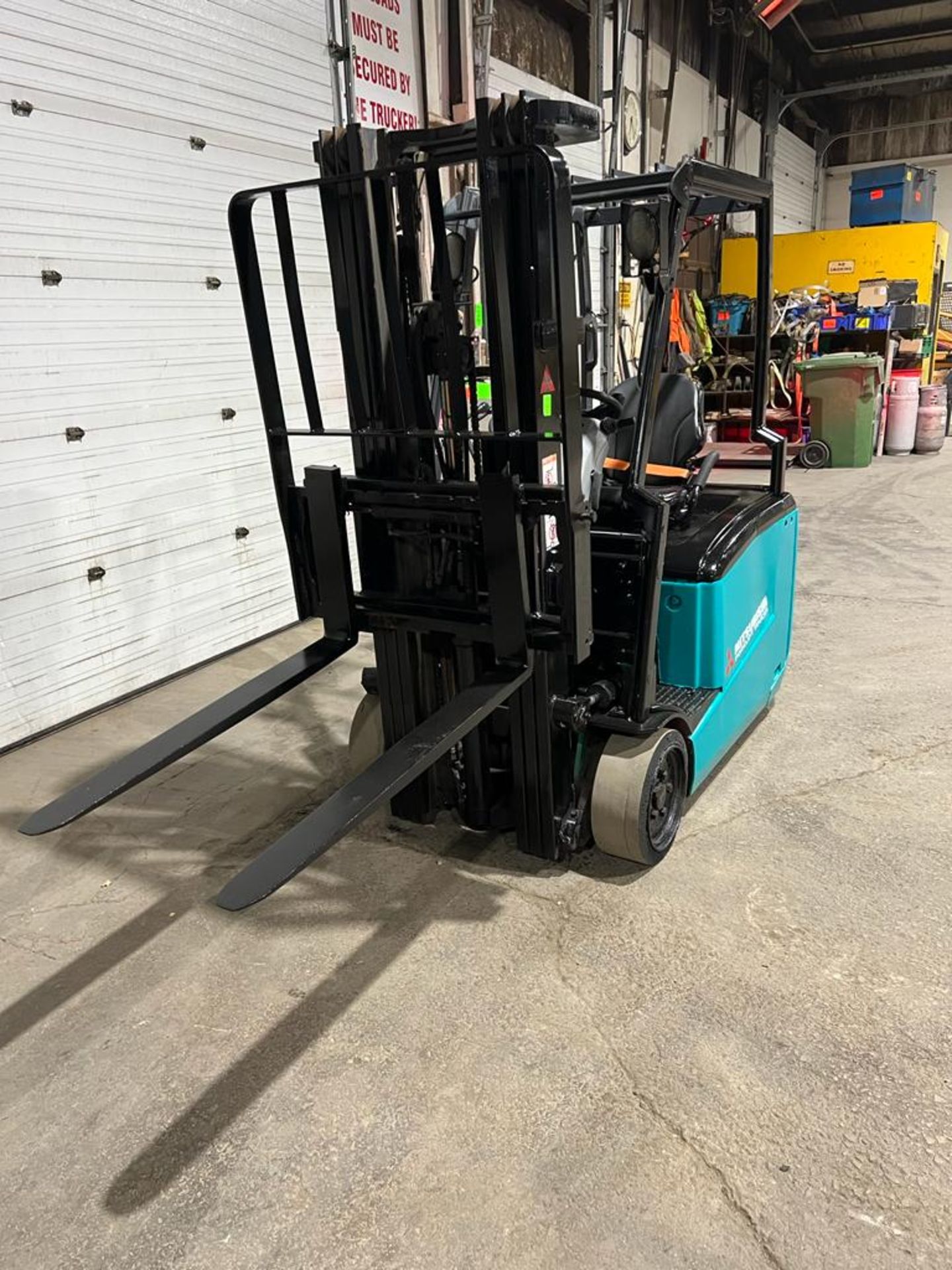 2018 Mitsubishi 3,000lbs Capacity Forklift 3-Wheel with 48V Battery with sideshift & 3-stage - Image 3 of 4