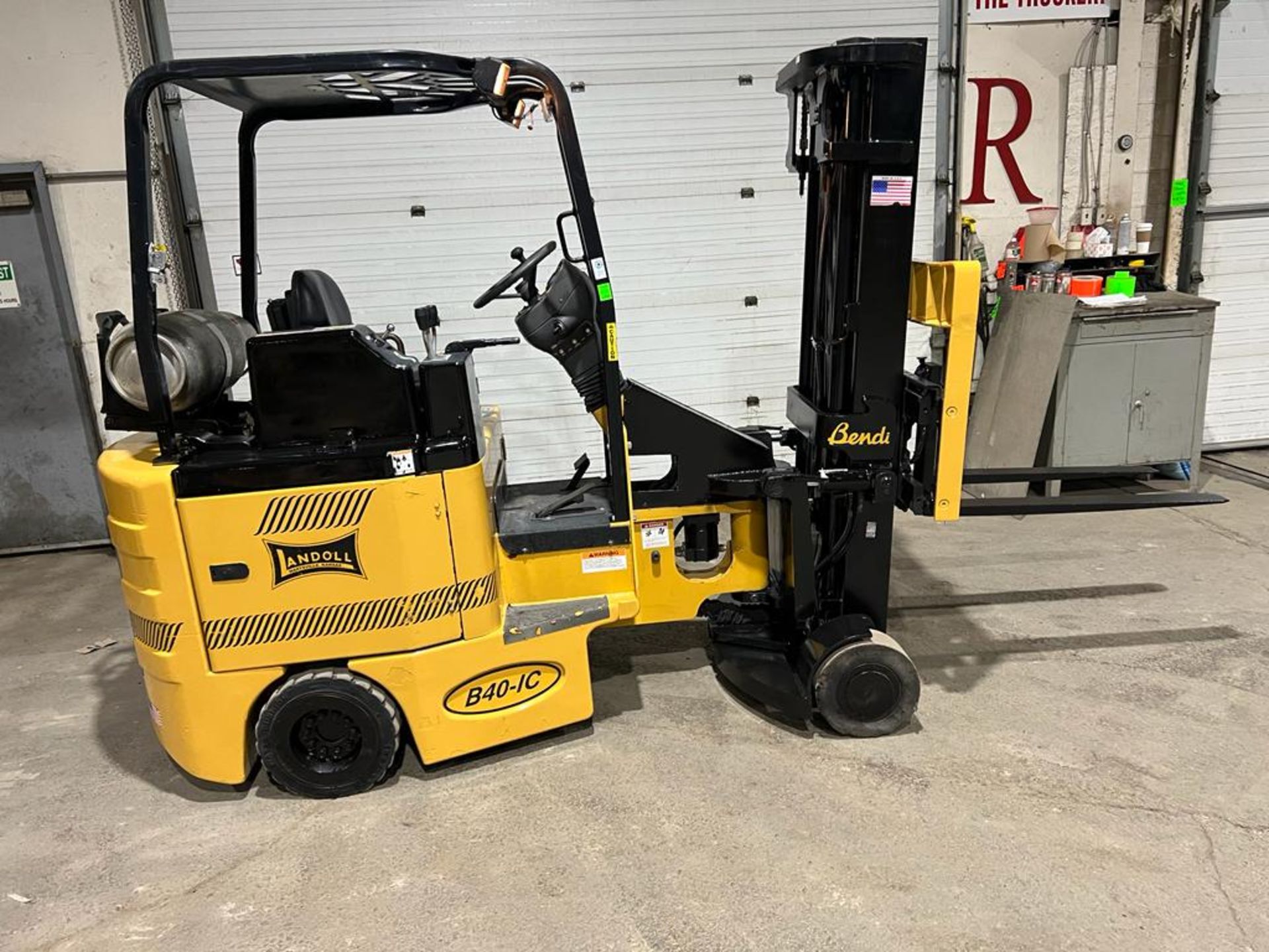 NICE 2011 Bendi-Landall 4,000lbs Capacity Sideloader Forklift LPG (propane) with sideshift and 3-