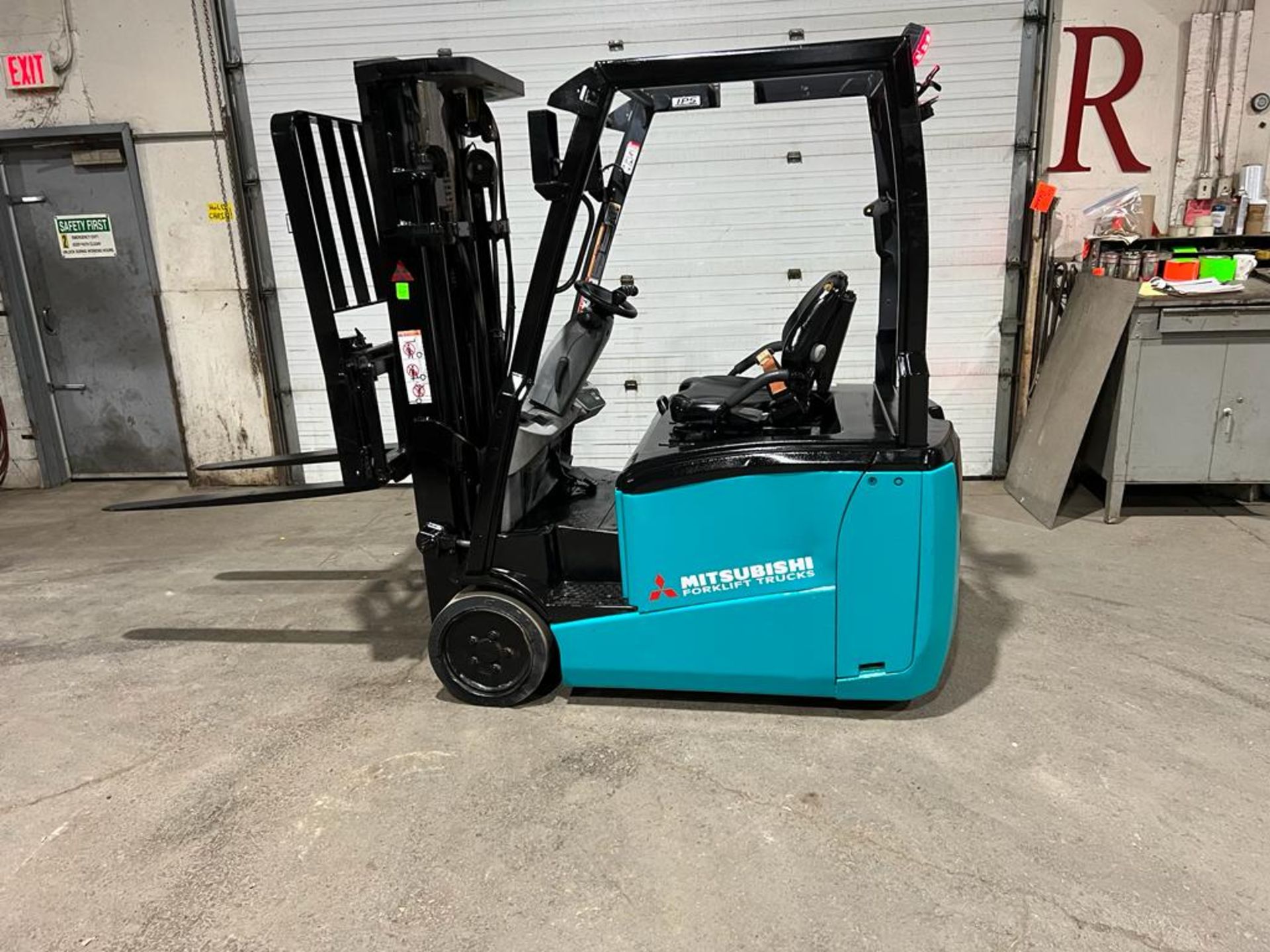 2018 Mitsubishi 3,000lbs Capacity Forklift 3-Wheel with 48V Battery with sideshift & 3-stage