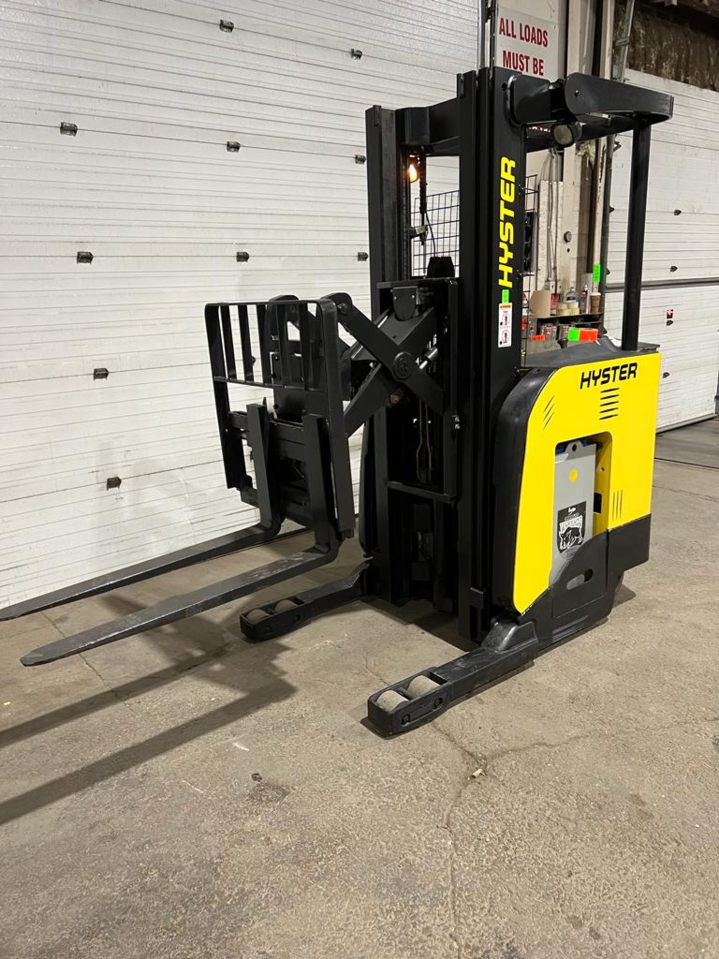 2017 Hyster Reach Truck 3,500lbs capacity electric with 24V battery with sideshift 3-stage Mast &