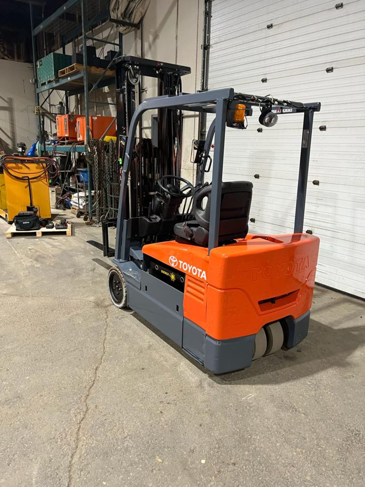 NICE Toyota 4,000lbs Capacity Forklift Electric 36V 3-Wheel with Sideshift 3-stage mast - FREE - Image 4 of 4