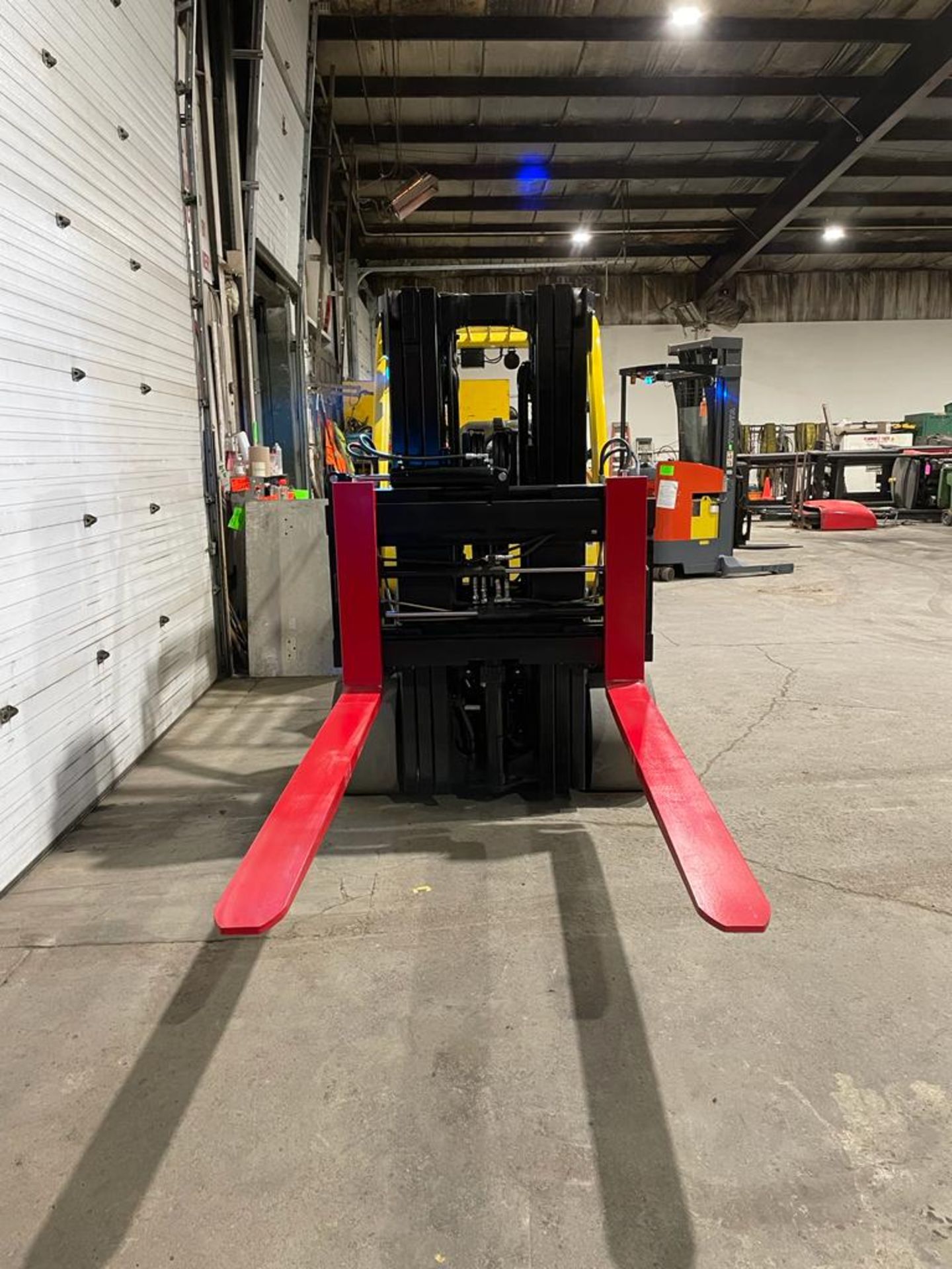 MINT ** 2017 Hyster 120 - 12,000lbs Capacity Forklift 72" Forks with sideshift & Fork Positioner - - Image 2 of 3