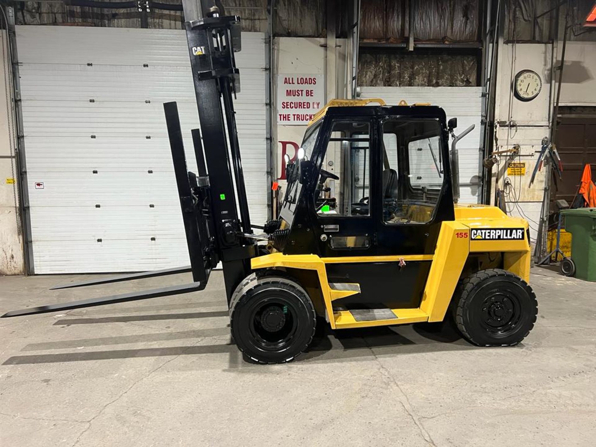 CAT 15,500lbs Capacity OUTDOOR Forklift FULLY REBUILT TRANSMISSION - DUAL FRONT TIRES 72" Forks - Image 4 of 4