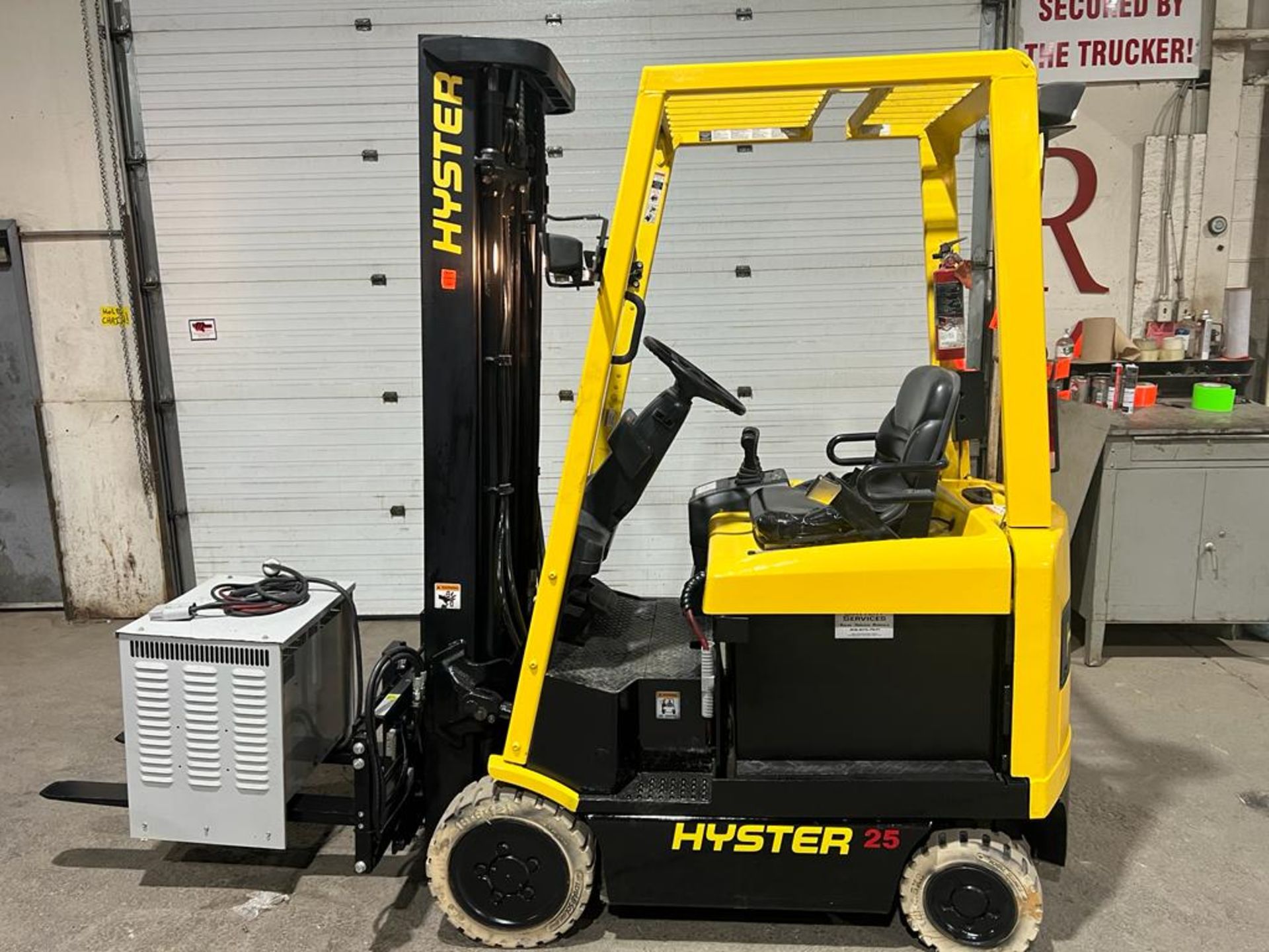 Hyster 2.500lbs Capacity Forklift Electric with Sideshift & Fork Positioner, 48V Battery With