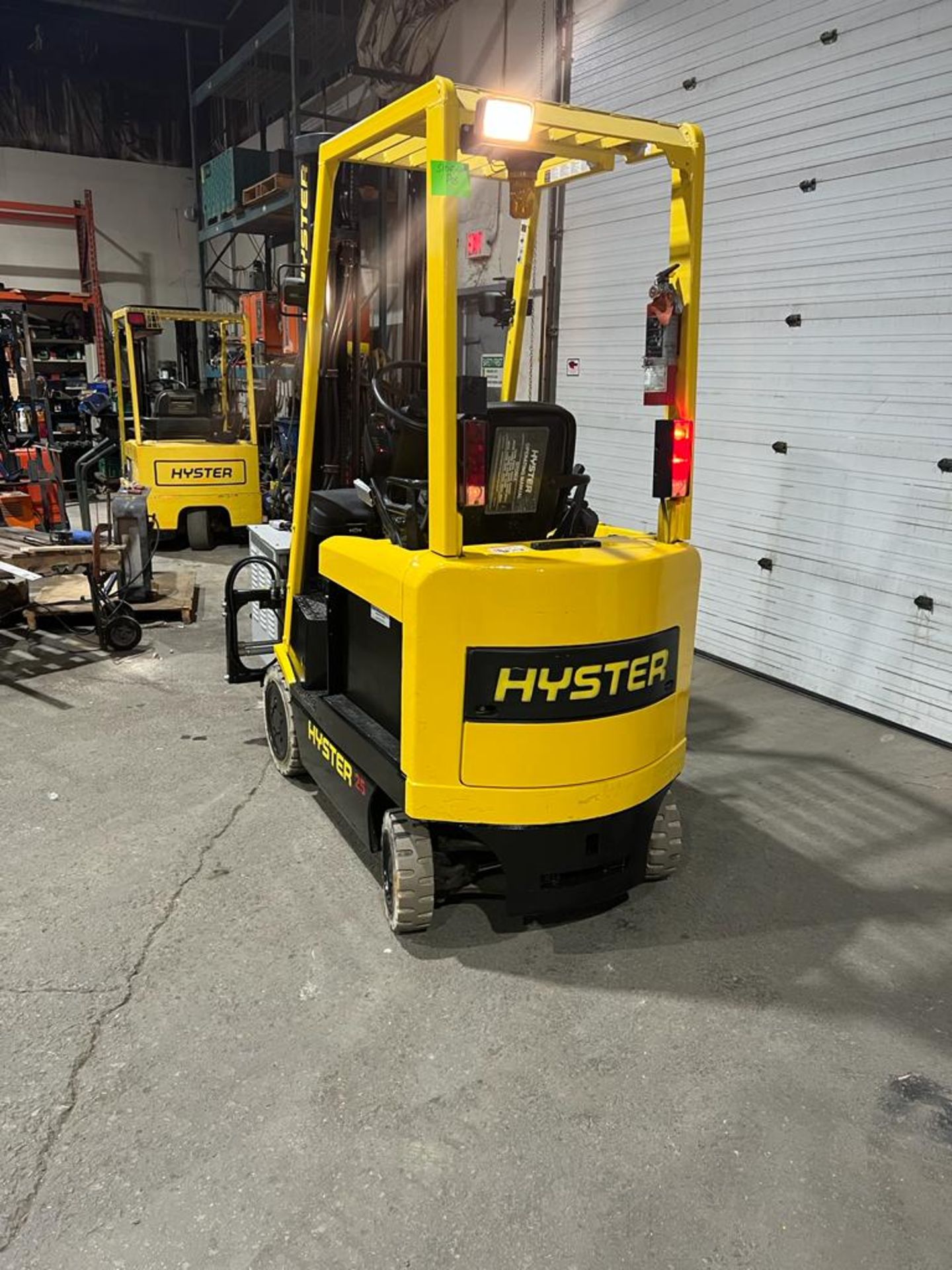 Hyster 2.500lbs Capacity Forklift Electric with Sideshift & Fork Positioner, 48V Battery With - Image 3 of 4