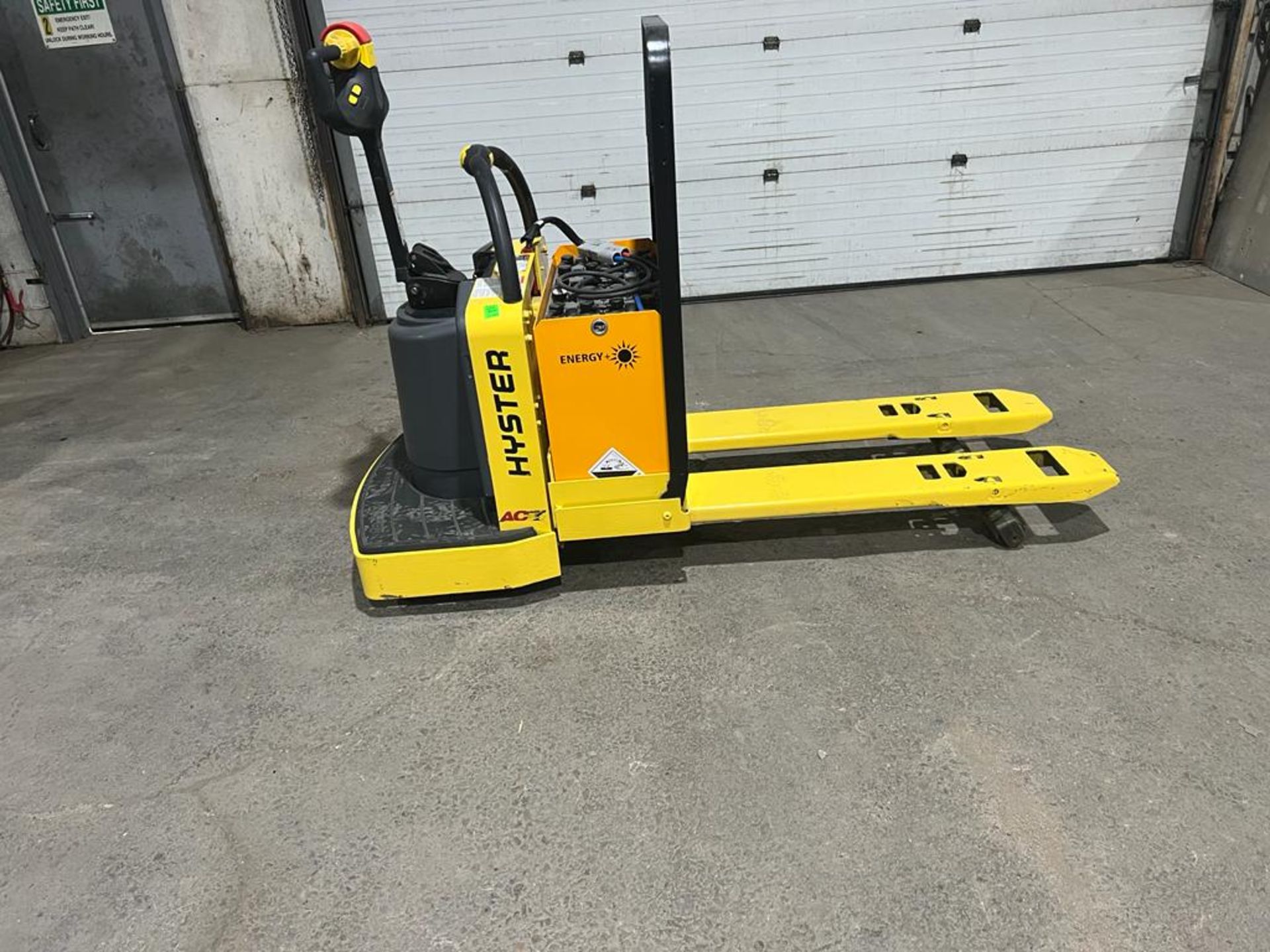 2008 Hyster Ride On 6000lbs capacity Electric Powered Pallet Cart NEW 24V BATTERY - with Low Hours