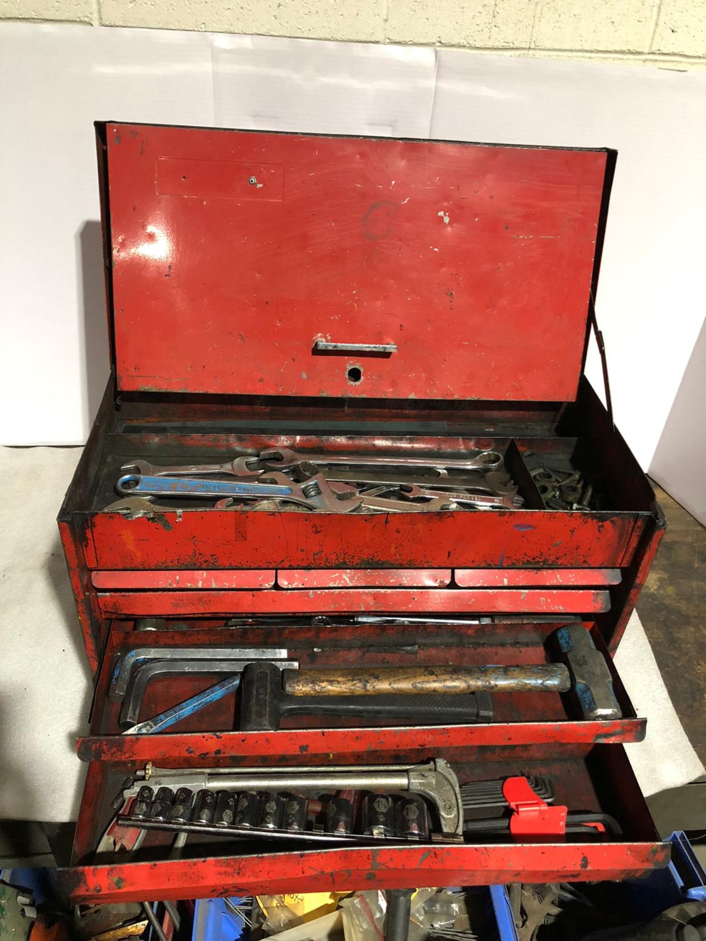 Heavy Duty Toolbox Complete with Tools including wrenches, screwdrivers, allen keys, sockets and - Image 4 of 5