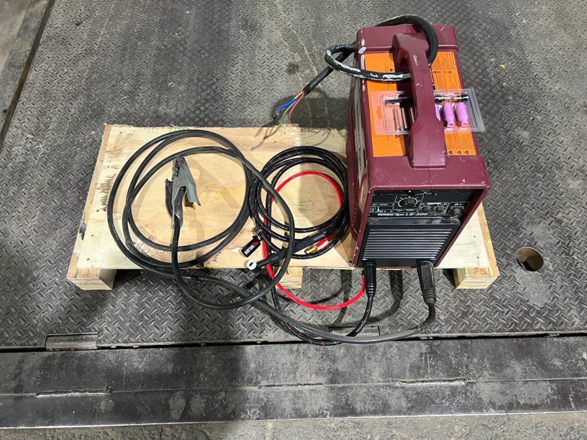 Thermal Arc Model LS-300 Arc Tig Welder Inverter with Cables and Gun 460/575V Complete - Image 2 of 3
