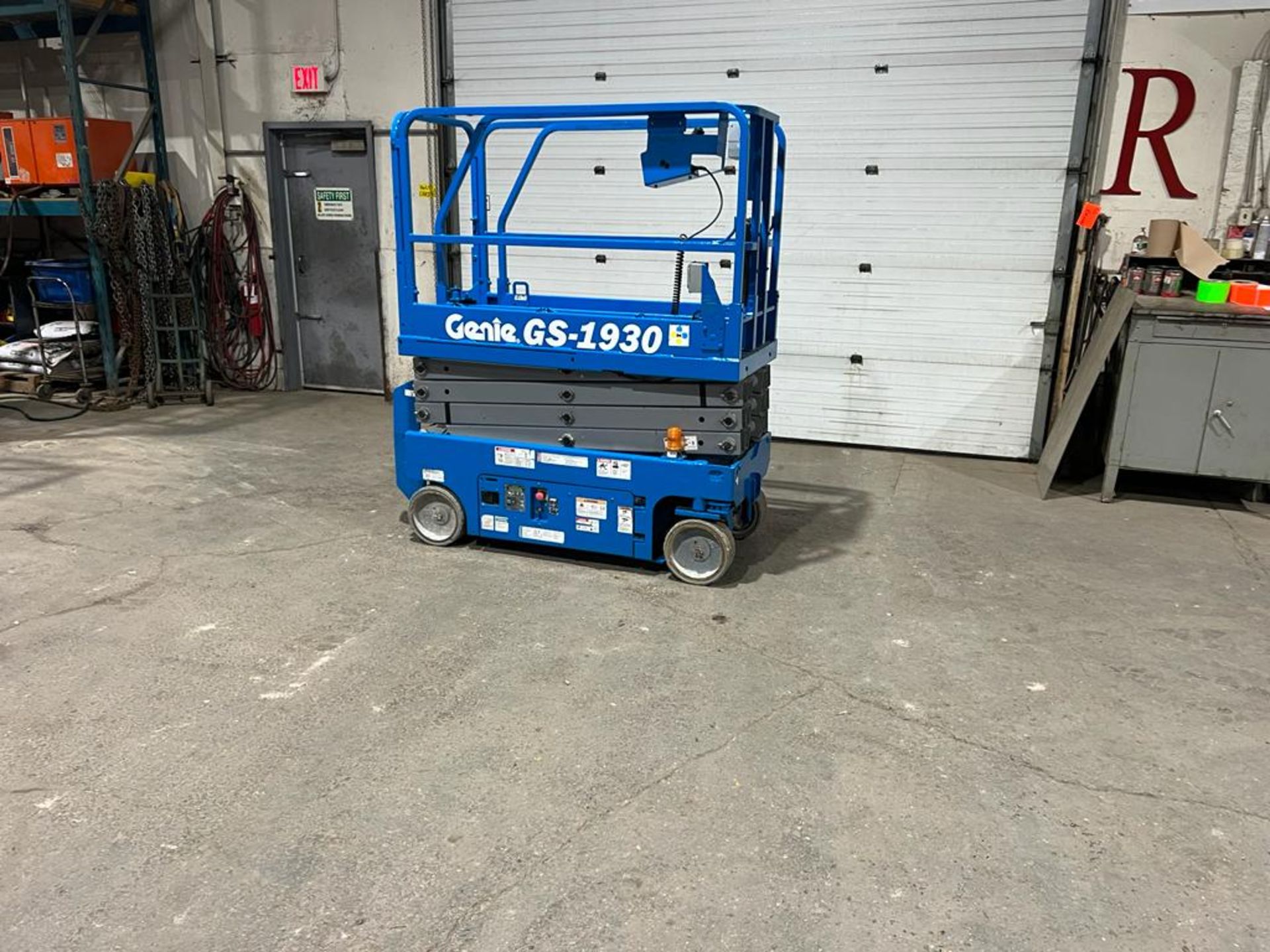 Genie GS-1930 Electric Motorized Scissor Lift - with Extendable Platform Deck with pendant - Image 3 of 3