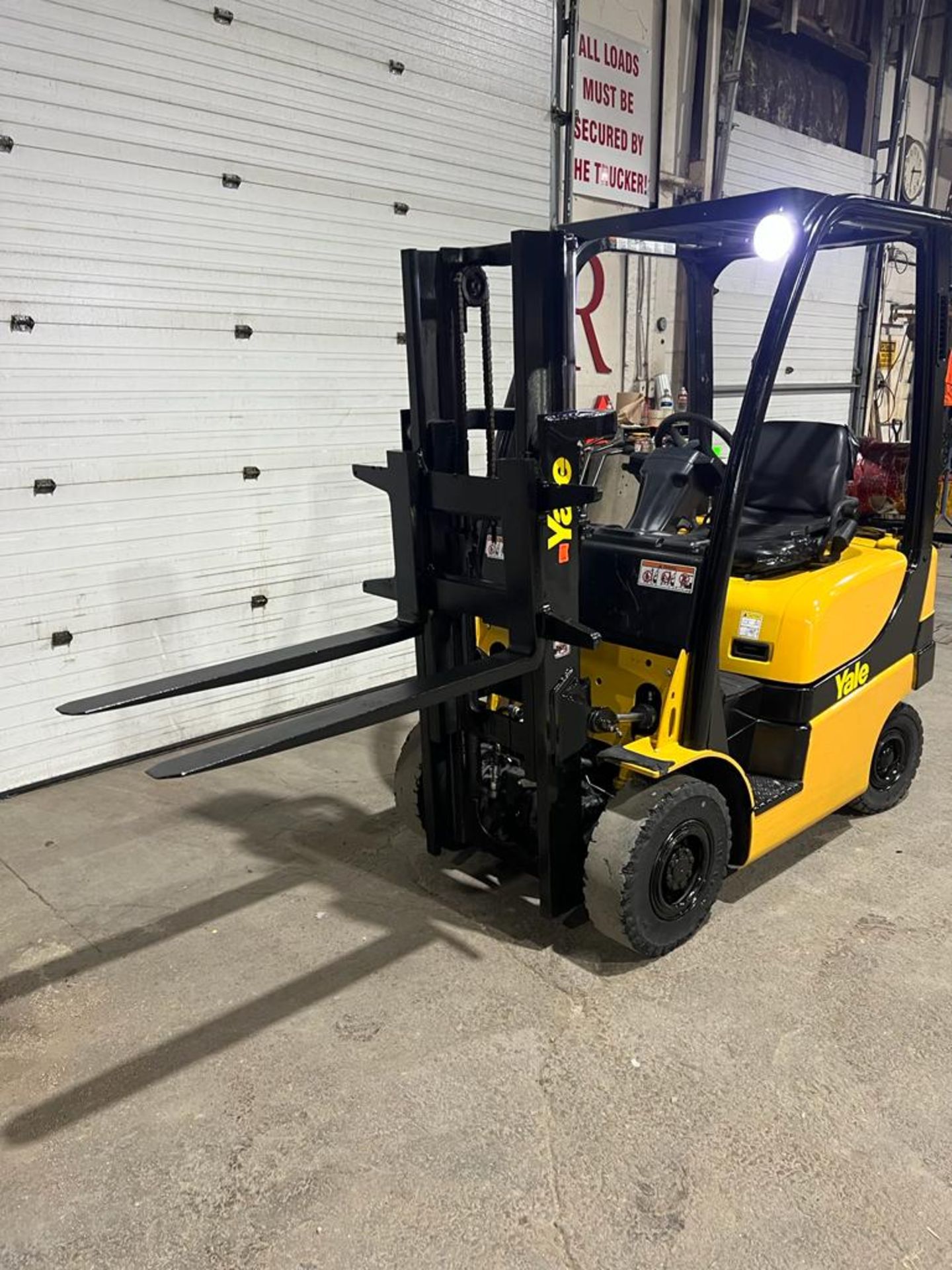 NICE 2016 Yale 30 - 3,000lbs Capacity OUTDOOR Forklift LPG (propane) with Trucker Mast & Foam Filled - Image 2 of 2