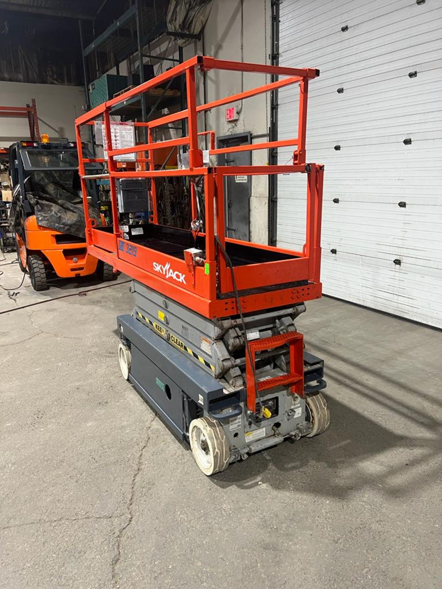 SkyJack III Electric Scissor Lift model 3219 - 19 feet lift, 32 inch width deck with pendant - Image 2 of 5