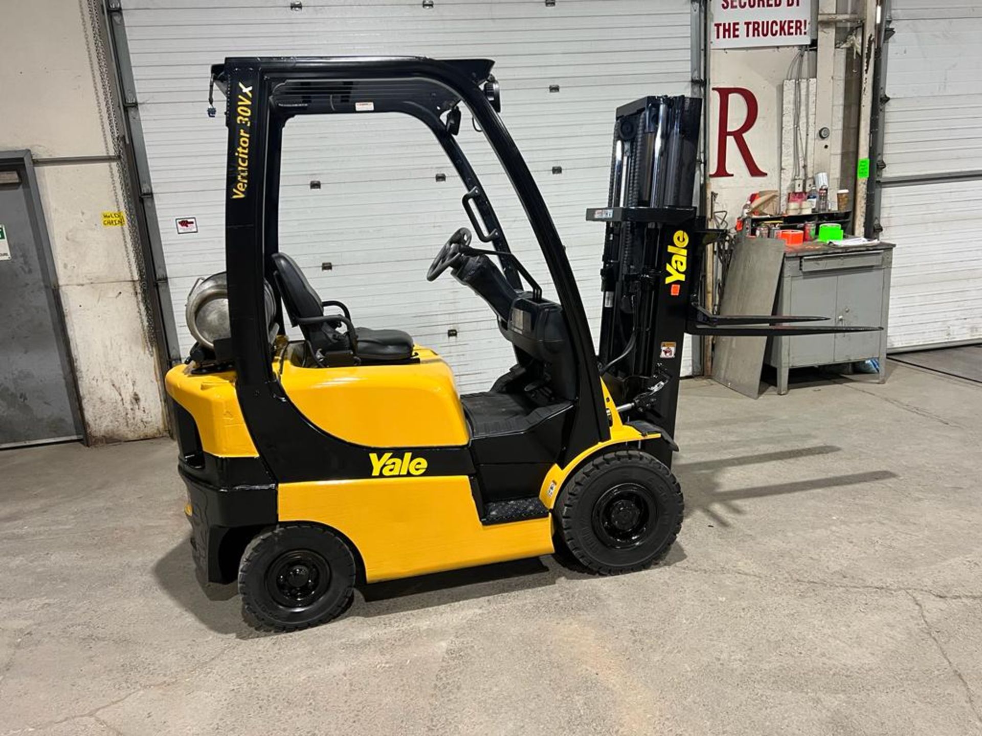 NICE 2016 Yale 30 - 3,000lbs Capacity OUTDOOR Forklift LPG (propane) with Trucker Mast & Foam Filled