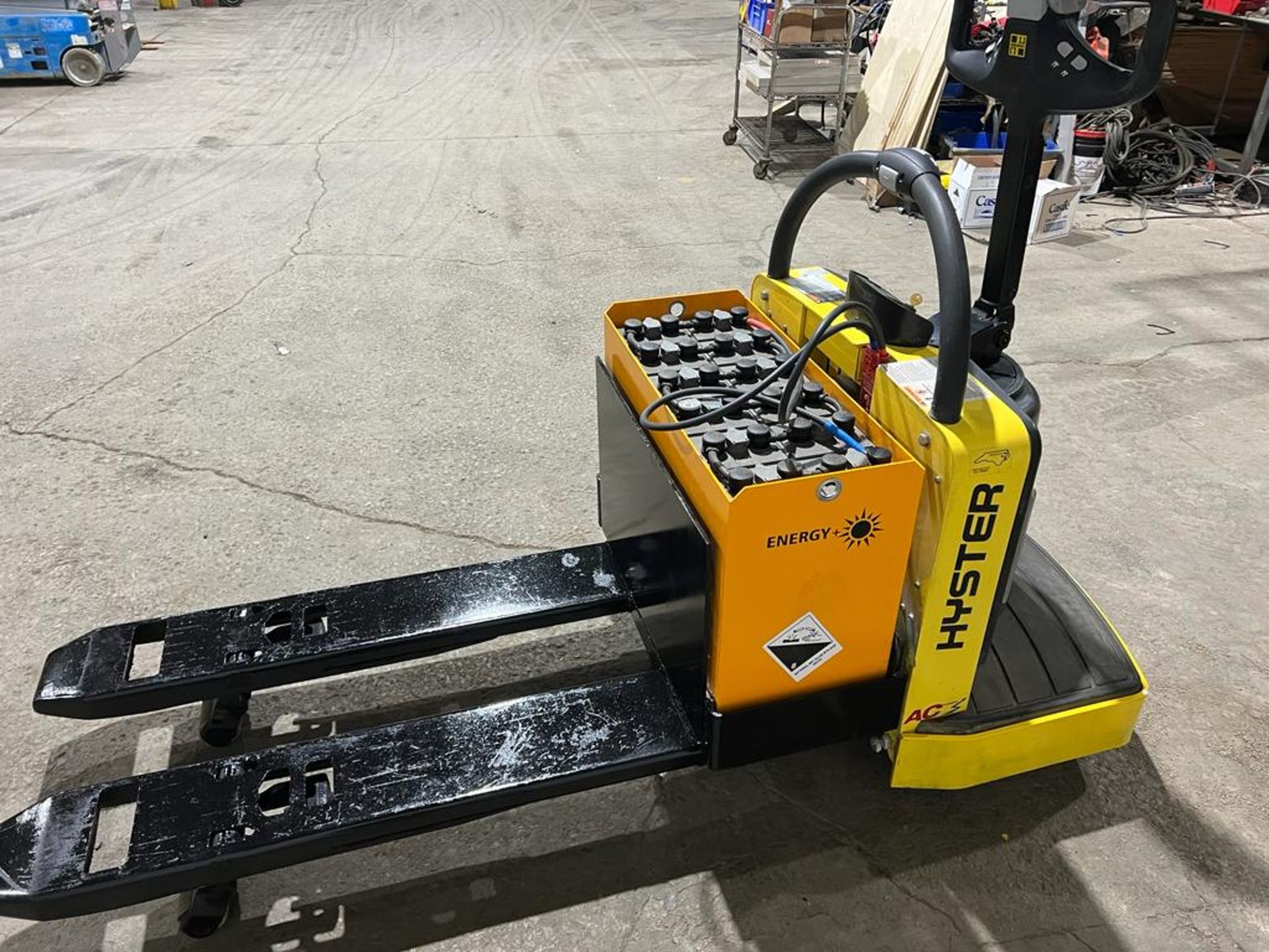 2015 Hyster Ride On 6000lbs capacity Electric Powered Pallet Cart NEW 24V BATTERY - with Low Hours - Image 2 of 3