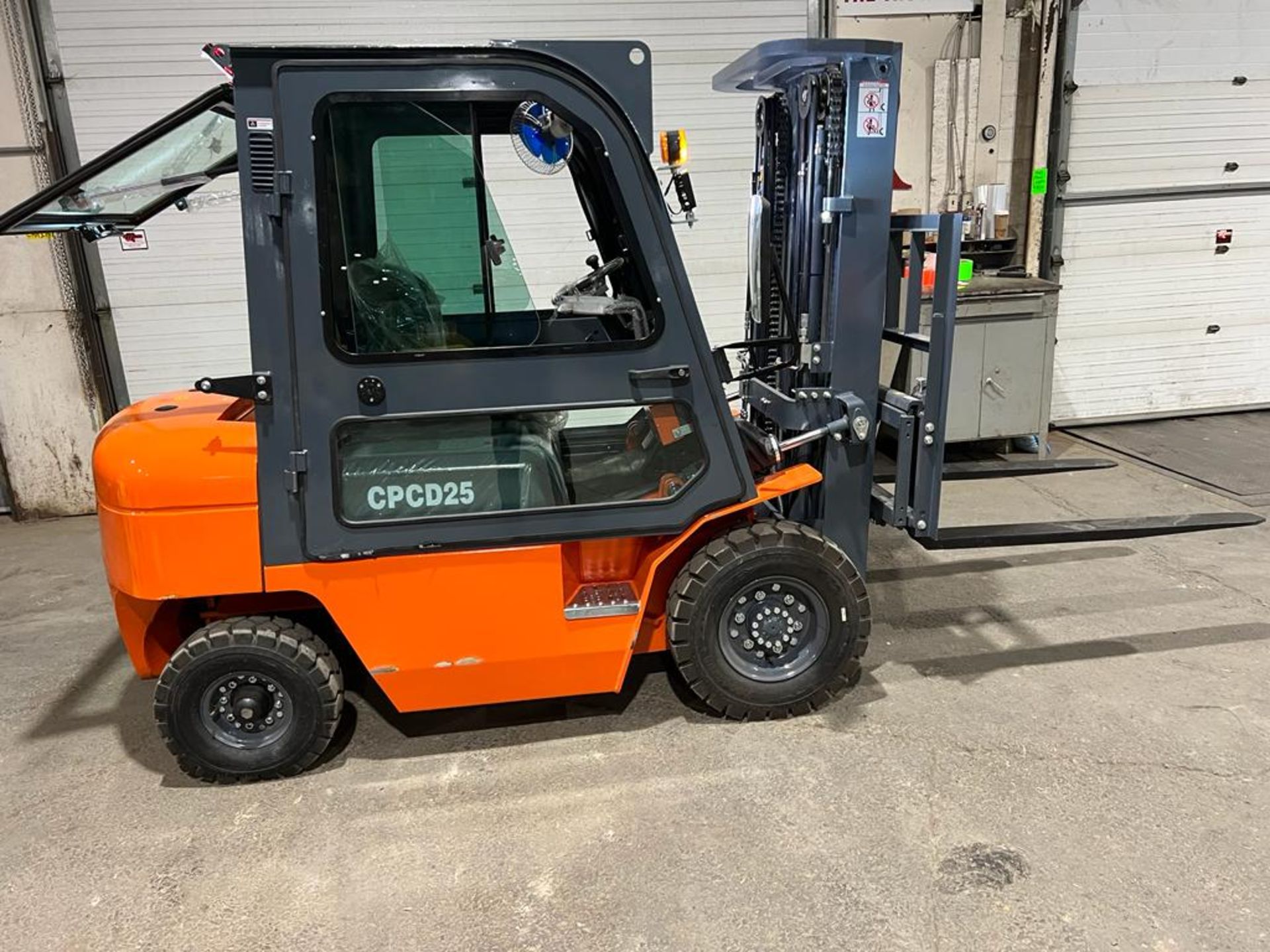 Brand New OMEGA CPCD25 Outdoor 5,000lbs Capacity Forklift - Diesel Powered, 3-stage Mast with