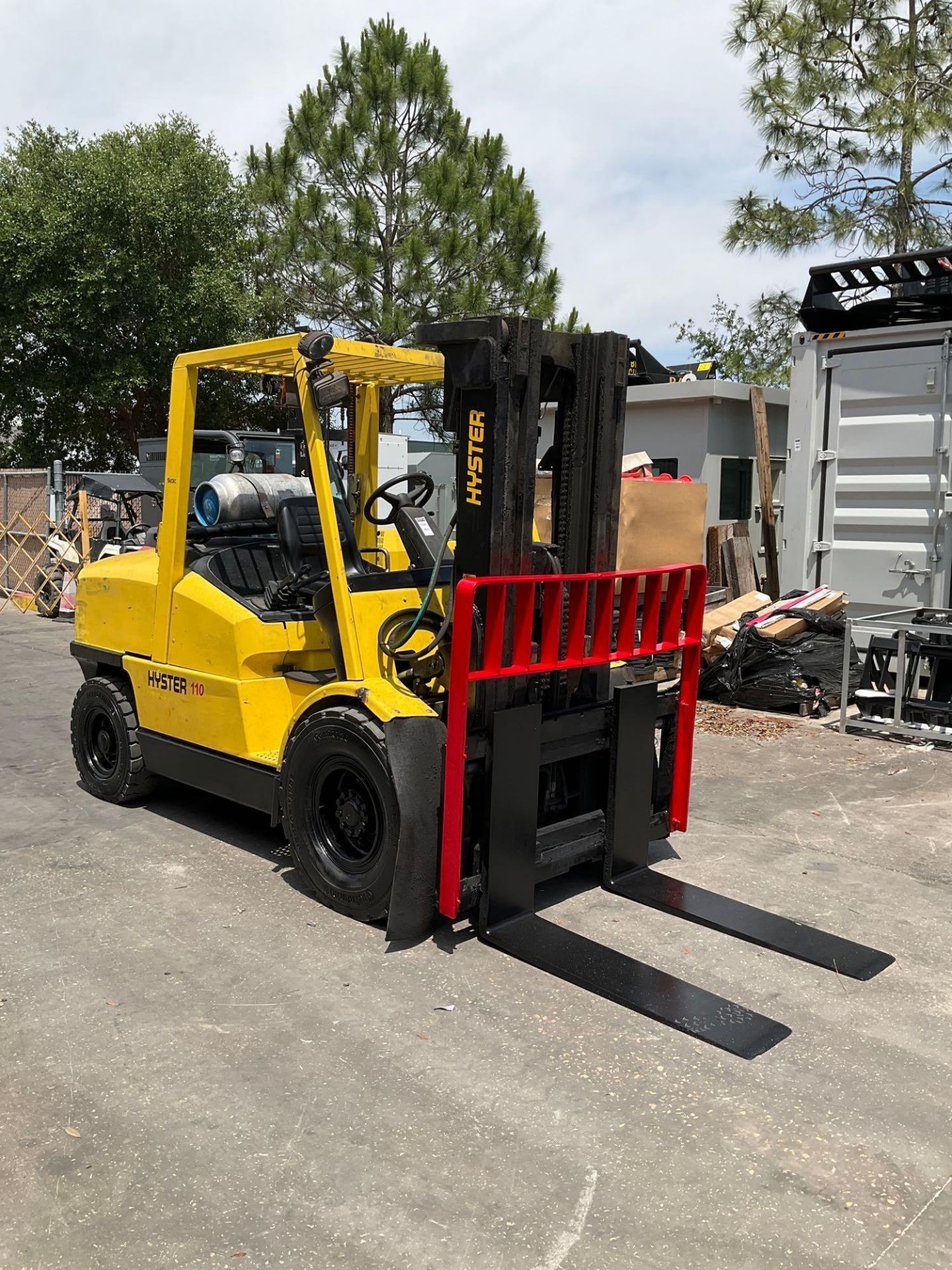 HYSTER FORKLIFT MODEL H110XM, LPG (propane) POWERED 11,000LBS Capacity - APPROX MAX HEIGHT 172in,