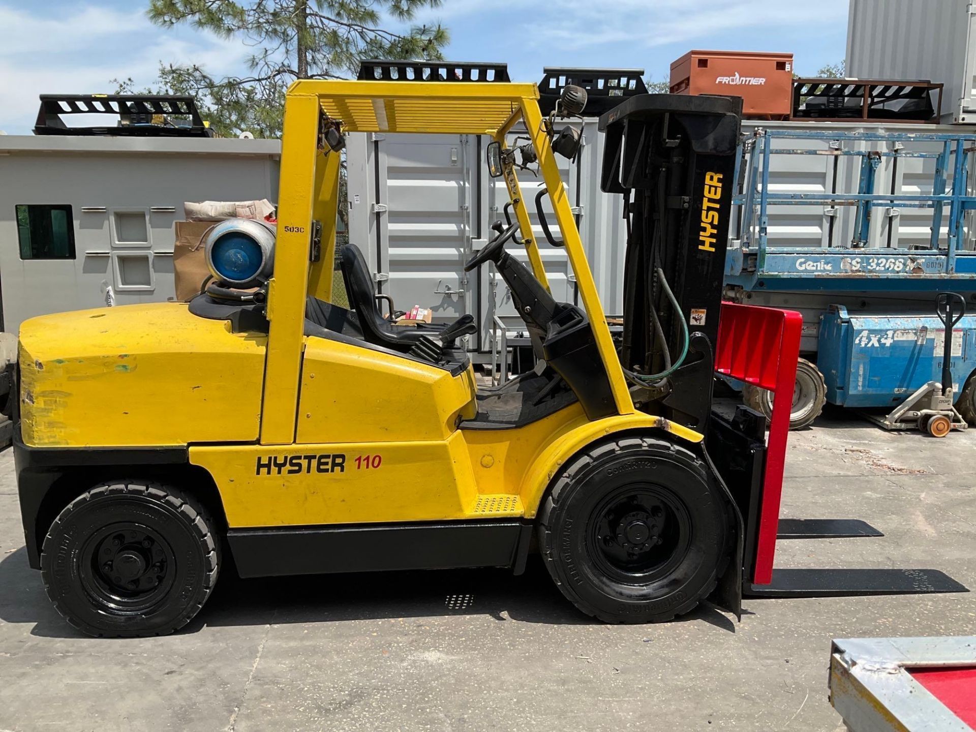 HYSTER FORKLIFT MODEL H110XM, LPG (propane) POWERED 11,000LBS Capacity - APPROX MAX HEIGHT 172in, - Image 2 of 7