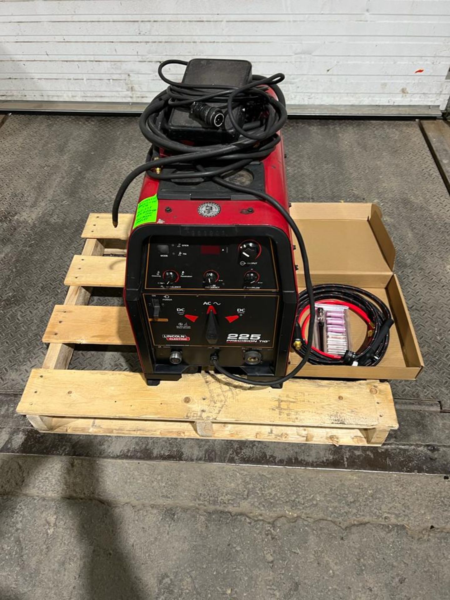 Lincoln Precision Tig 225 Tig Welder with NEW Air Cooled Gun with Cables and Foot Pedal 460/575V