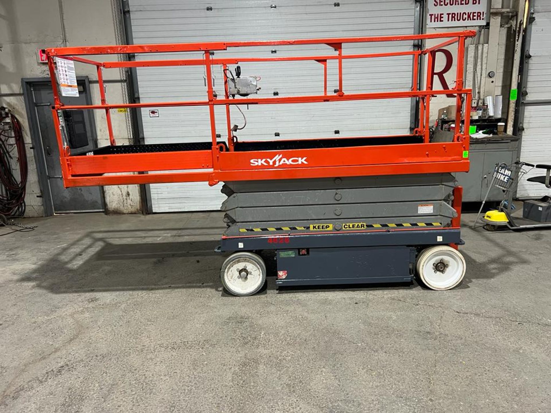 2008 Skyjack model 4626 Electric Motorized Scissor Lift with pendant controller with extendable - Image 3 of 5