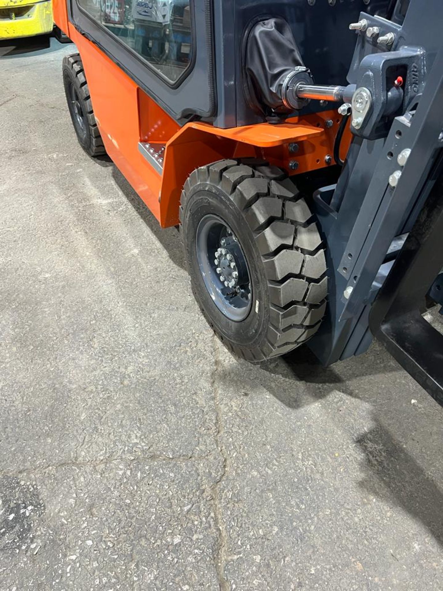 Brand New OMEGA CPCD25 Outdoor 5,000lbs Capacity Forklift - Diesel Powered, 3-stage Mast with - Image 3 of 5