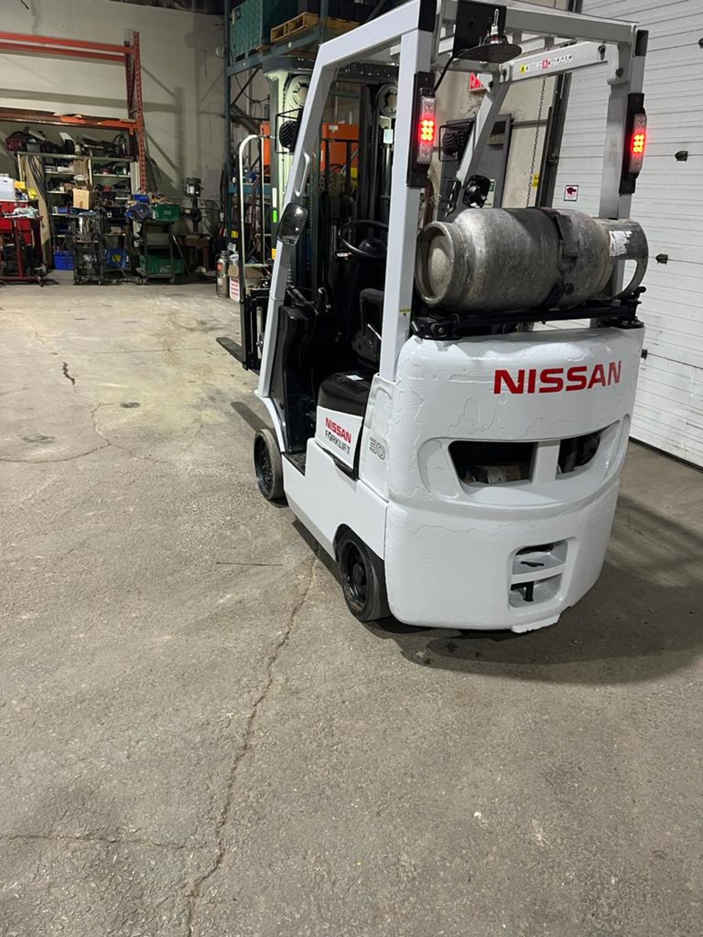 Nissan 3,000lbs Capacity Forklift with Sideshift LPG (propane) with 3-stage mast with LOW HOURS - - Image 3 of 5