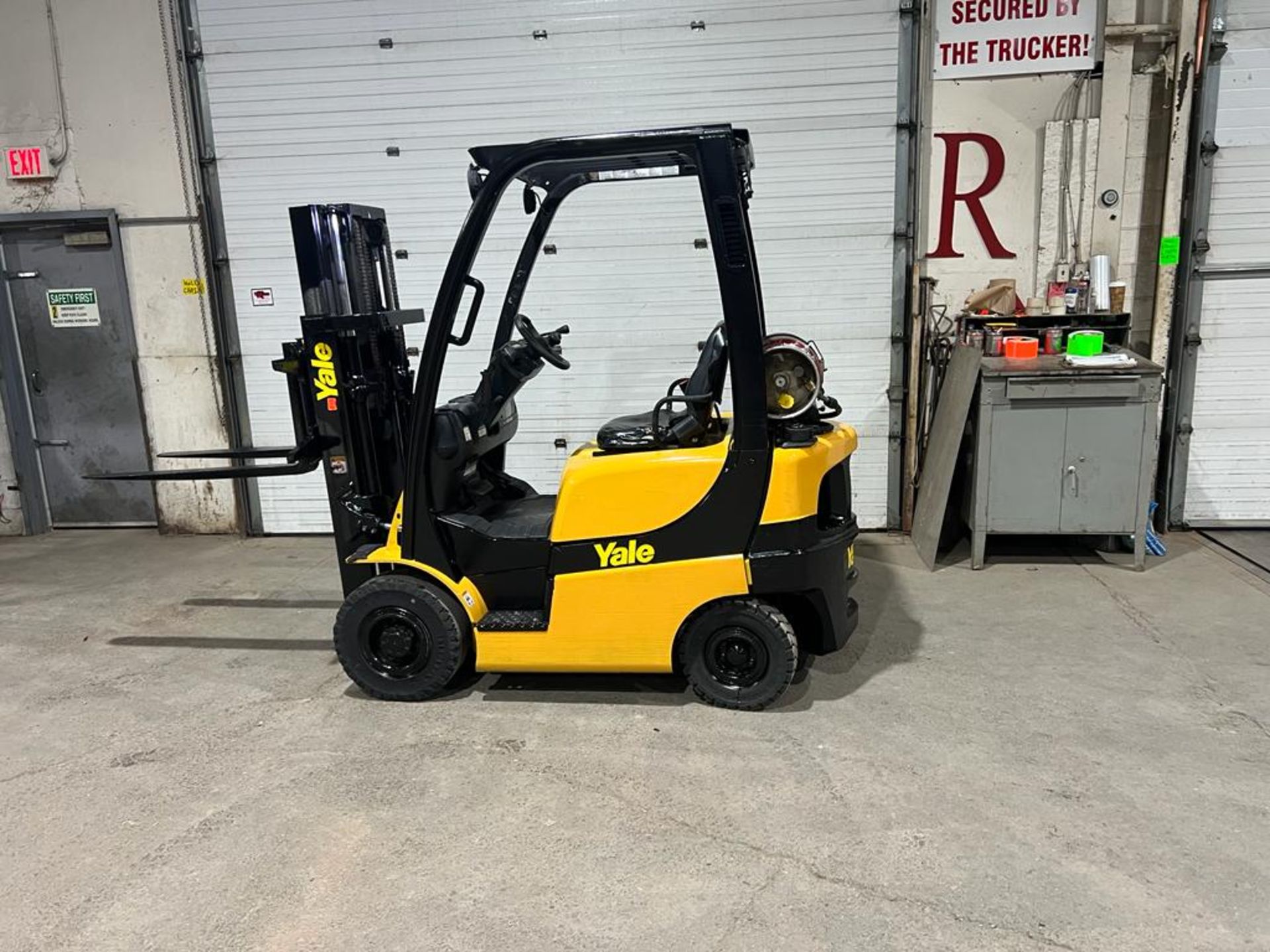 NICE 2015 Yale 30 - 3,000lbs Capacity OUTDOOR Forklift LPG (propane) with Trucker Mast & Foam Filled