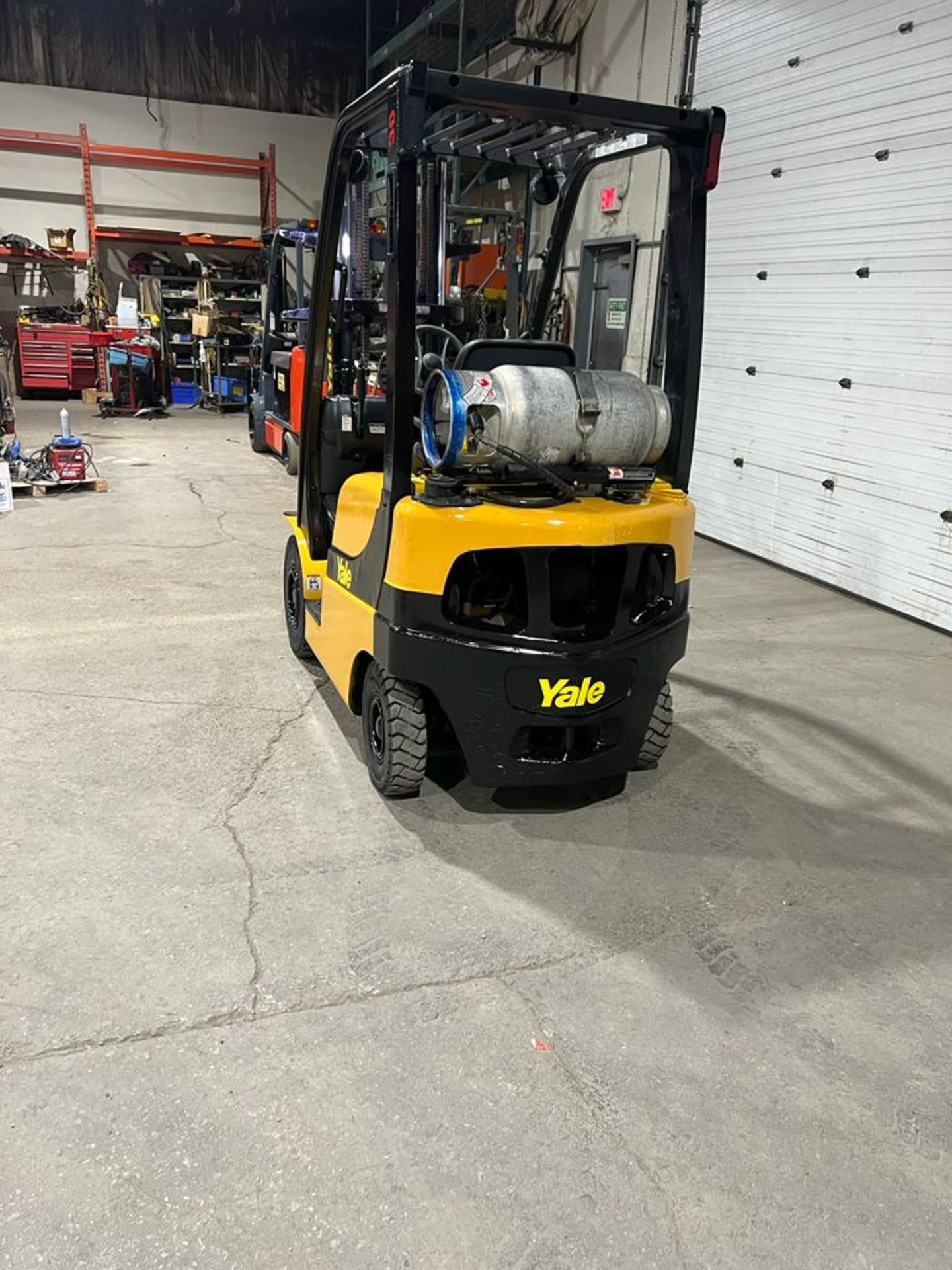 NICE 2015 Yale 30 - 3,000lbs Capacity OUTDOOR Forklift LPG (propane) with Trucker Mast & Foam Filled - Image 3 of 3