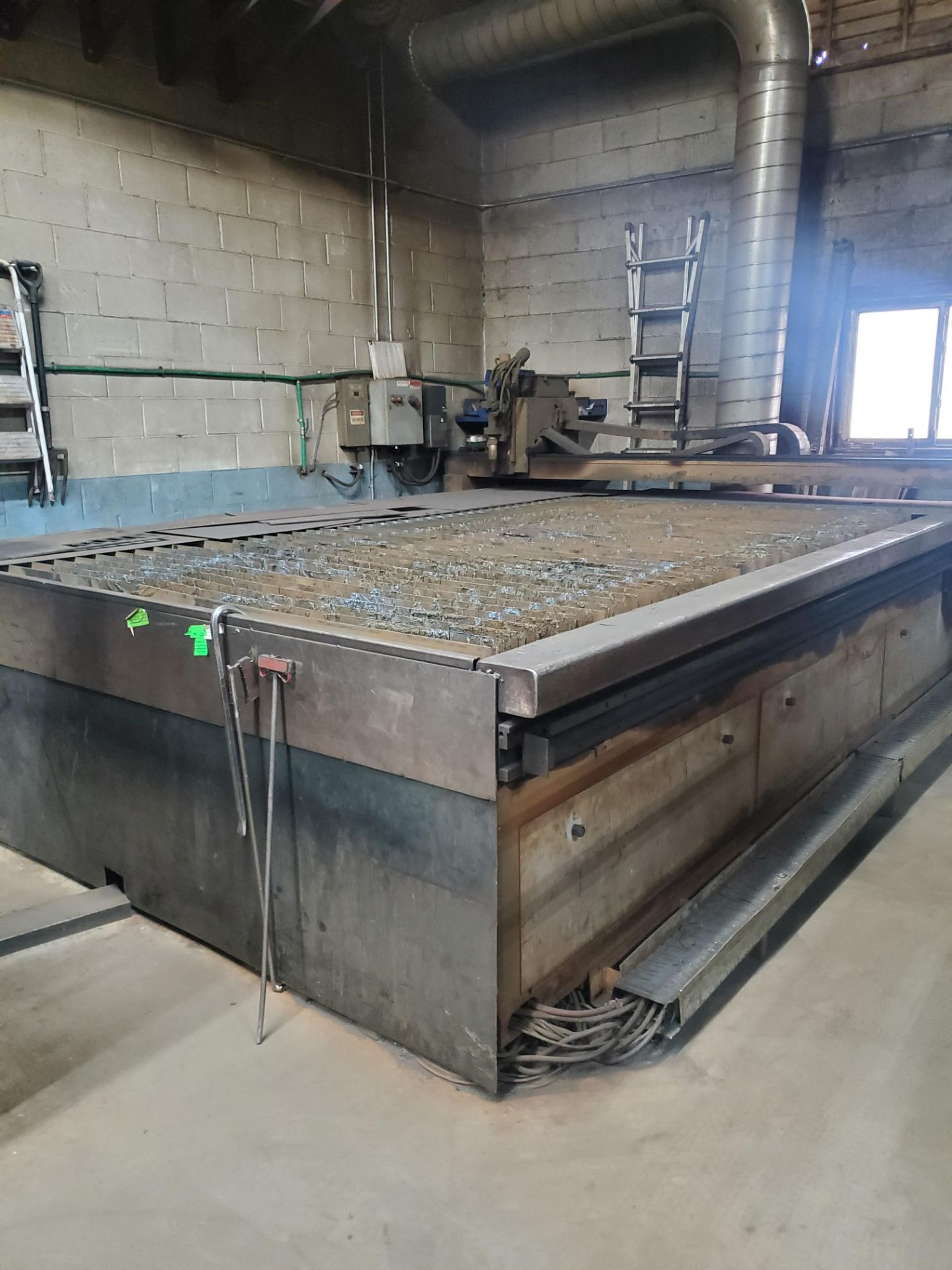 2006 Proline Precision Plasma Cutting System Table 96" x 120" model 2260 total dimensions 32. - Image 2 of 5