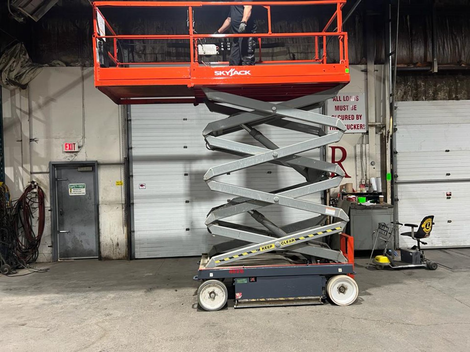 2008 Skyjack model 4626 Electric Motorized Scissor Lift with pendant controller with extendable - Image 4 of 5