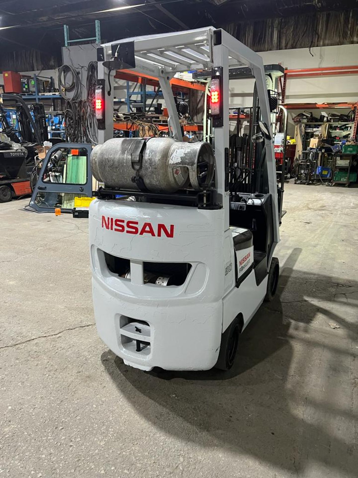 Nissan 3,000lbs Capacity Forklift with Sideshift LPG (propane) with 3-stage mast with LOW HOURS - - Image 2 of 5
