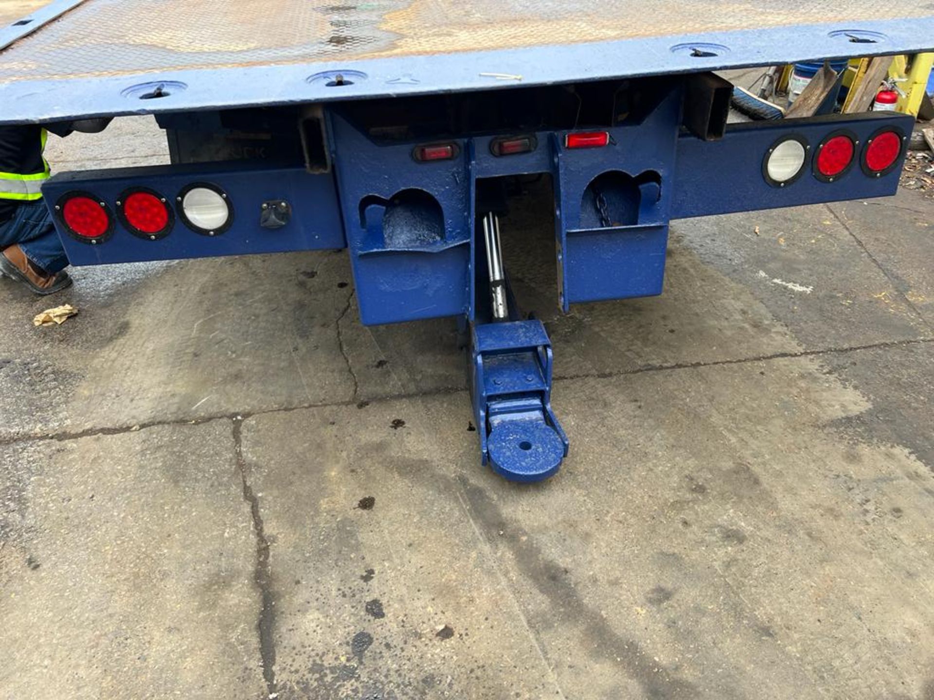 Navistar International Model 40S Flat Bed TILT and LOAD with a winch Transport Truck 2 axle, - Image 11 of 13