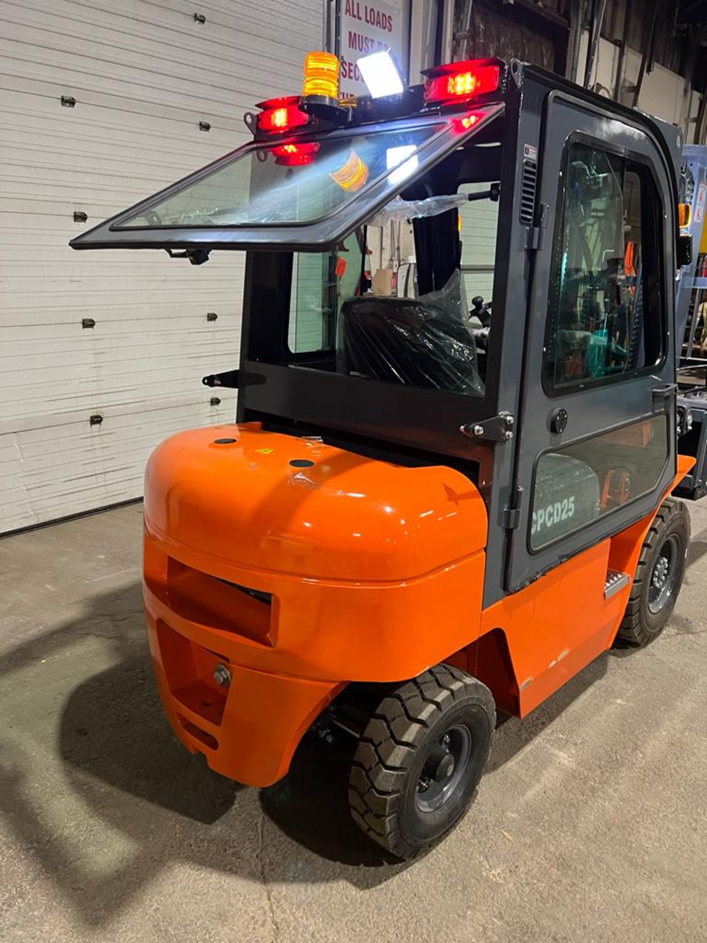 Brand New OMEGA CPCD25 Outdoor 5,000lbs Capacity Forklift - Diesel Powered, 3-stage Mast with - Image 5 of 5