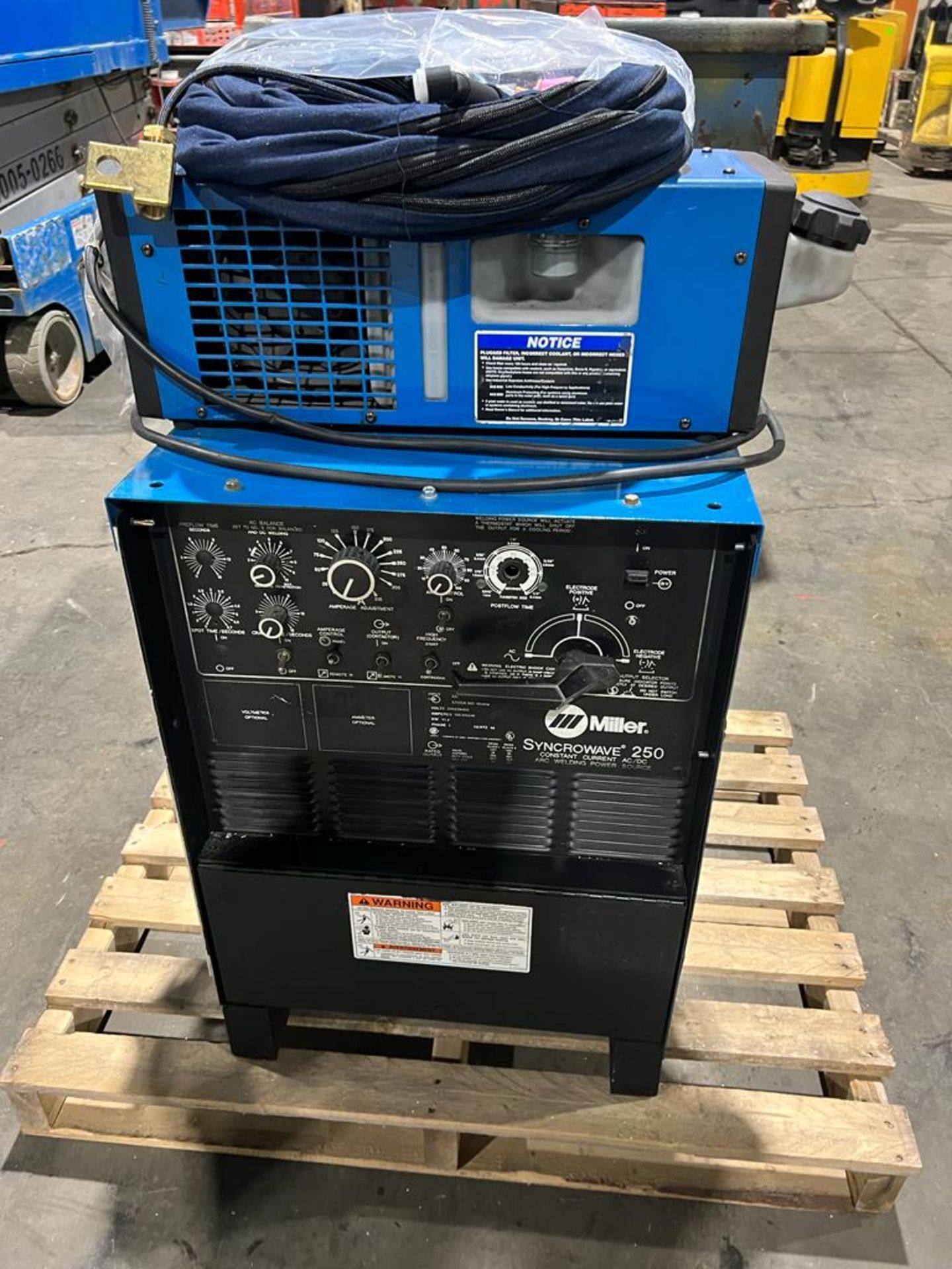 MINT Miller Syncrowave 250 Tig Welder 250 AMP COMPLETE with Coolmate 4 Water Cooler Cables and