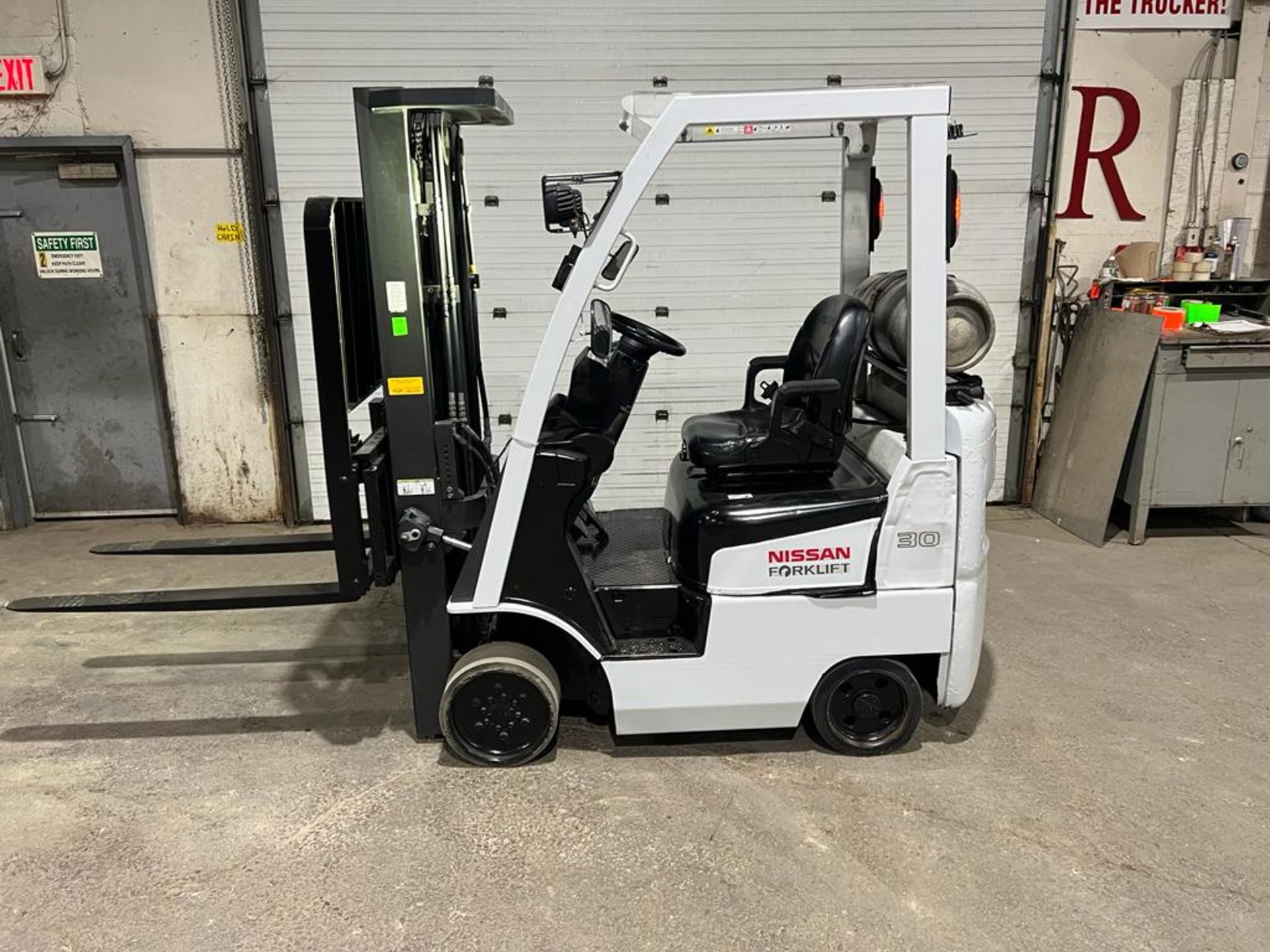 Nissan 3,000lbs Capacity Forklift with Sideshift LPG (propane) with 3-stage mast with LOW HOURS -