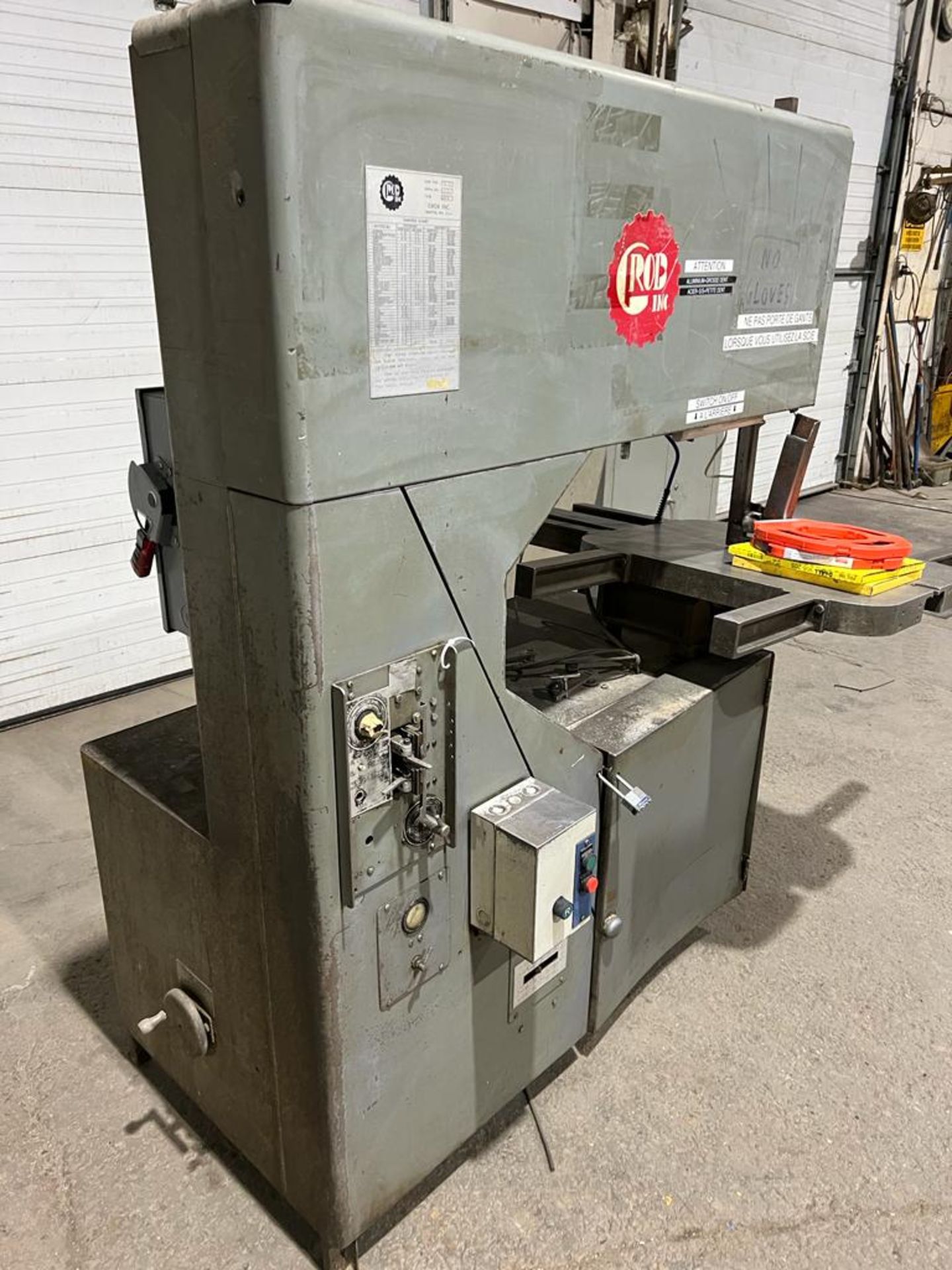 Grob 36" Cutting Capacity Vertical Band Saw with Tilting Table, Blade Welder and Extra blades - Image 2 of 3