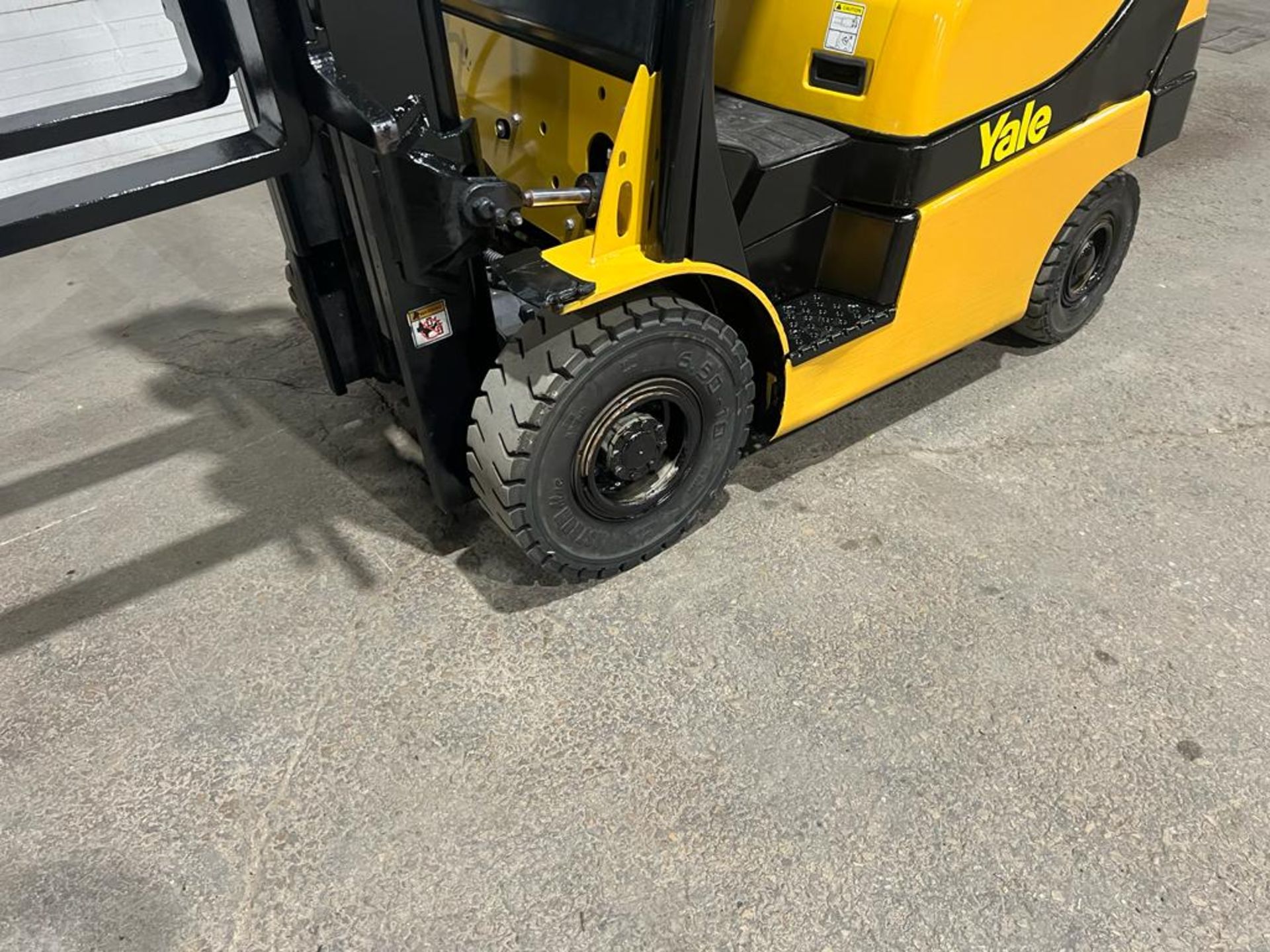 2016 Yale 30 - 3,000lbs Capacity OUTDOOR Forklift LPG (propane) with Trucker Mast & Foam Filled - Image 2 of 5