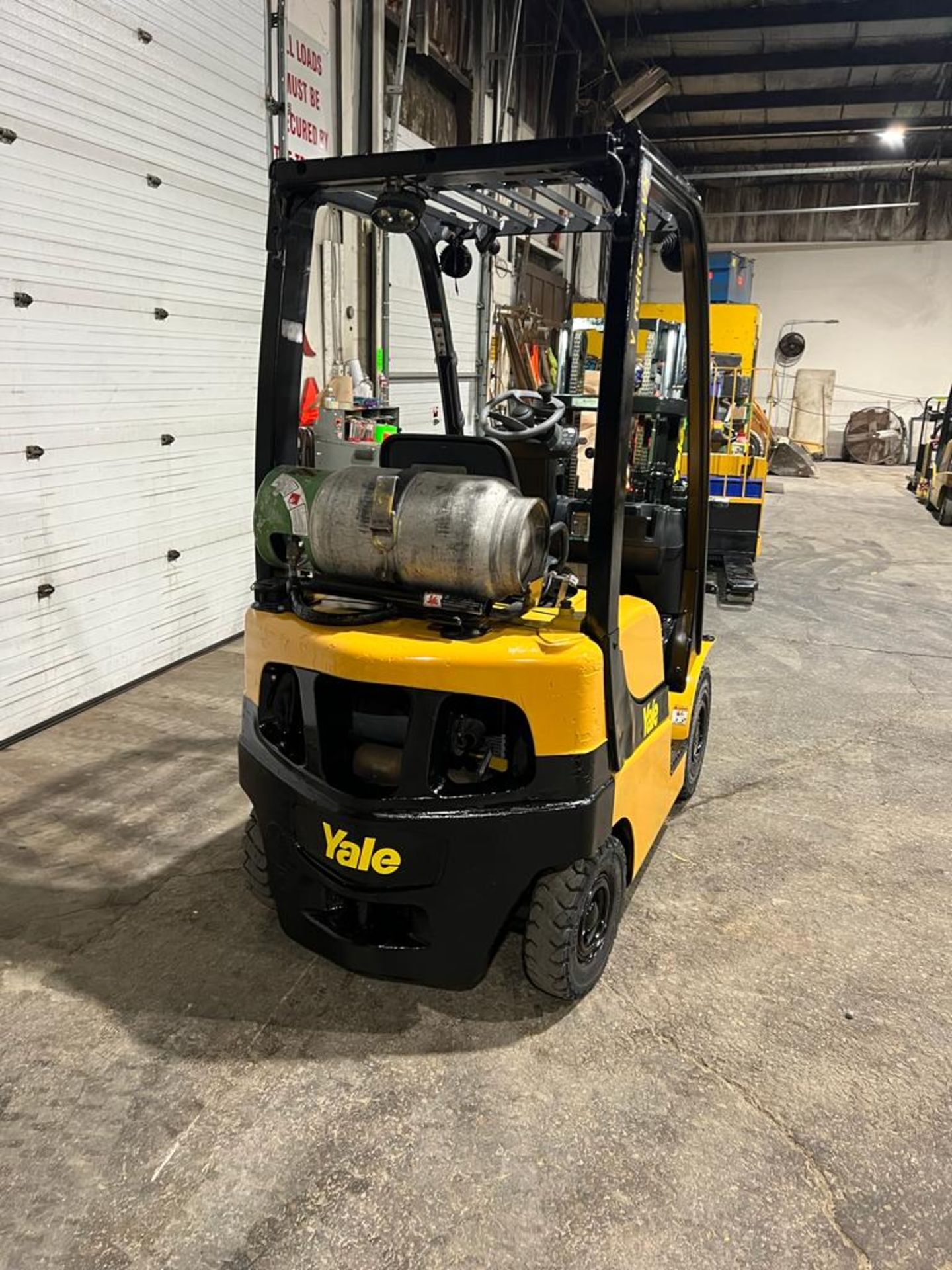 NICE 2017 Yale 30 - 3,000lbs Capacity OUTDOOR Forklift LPG (propane) with Trucker Mast & Foam Filled - Image 2 of 4