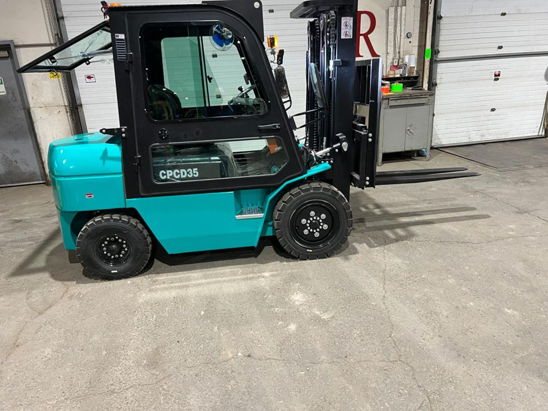 Brand New OMEGA CPCD35 Outdoor 7,000lbs Capacity Forklift - Diesel Powered, 3-stage Mast with