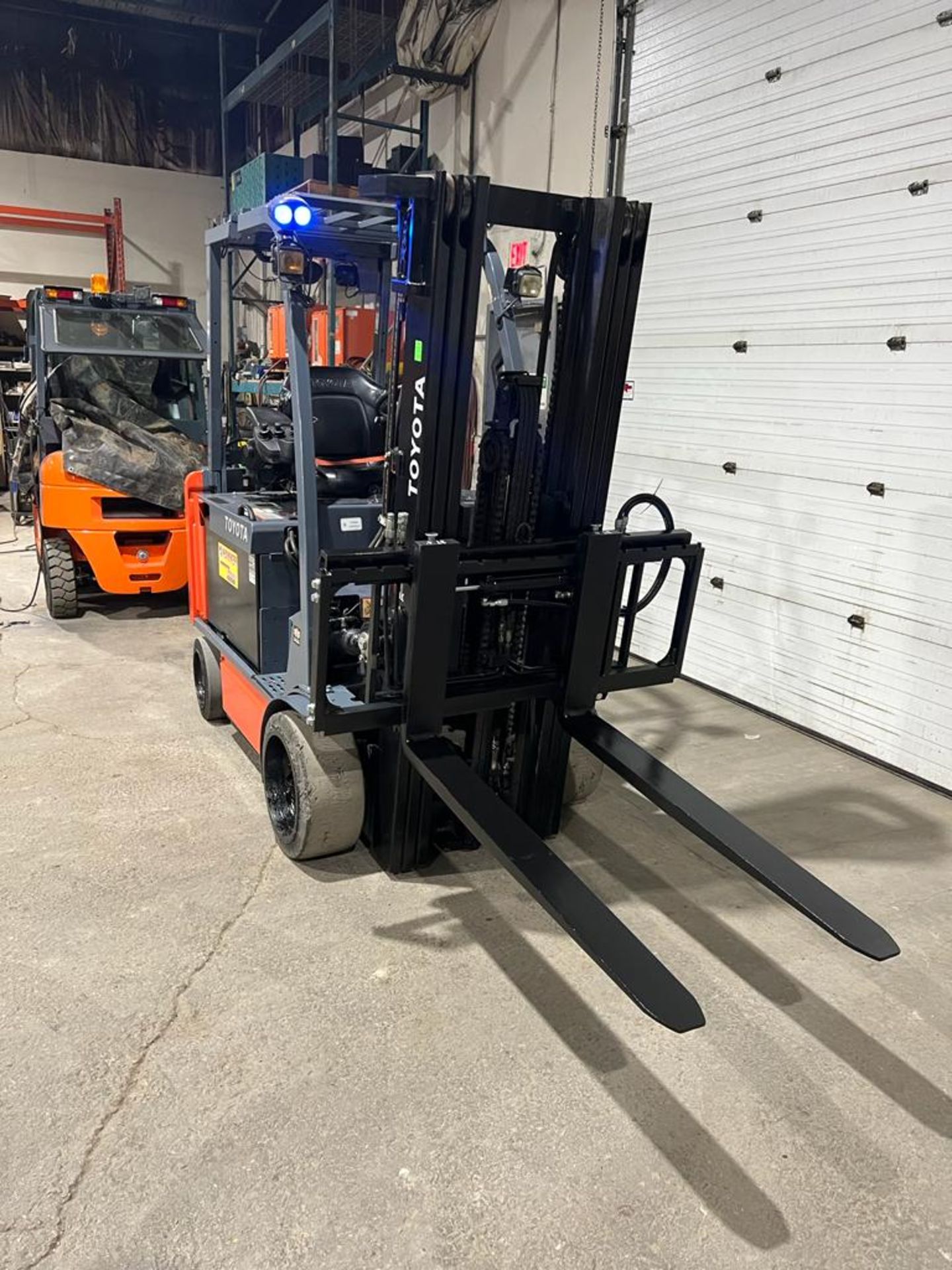 2015 Toyota 6,000lbs Capacity Electric Forklift with Sideshift & Plumbed for Fork Positioner - 48V - Image 2 of 5