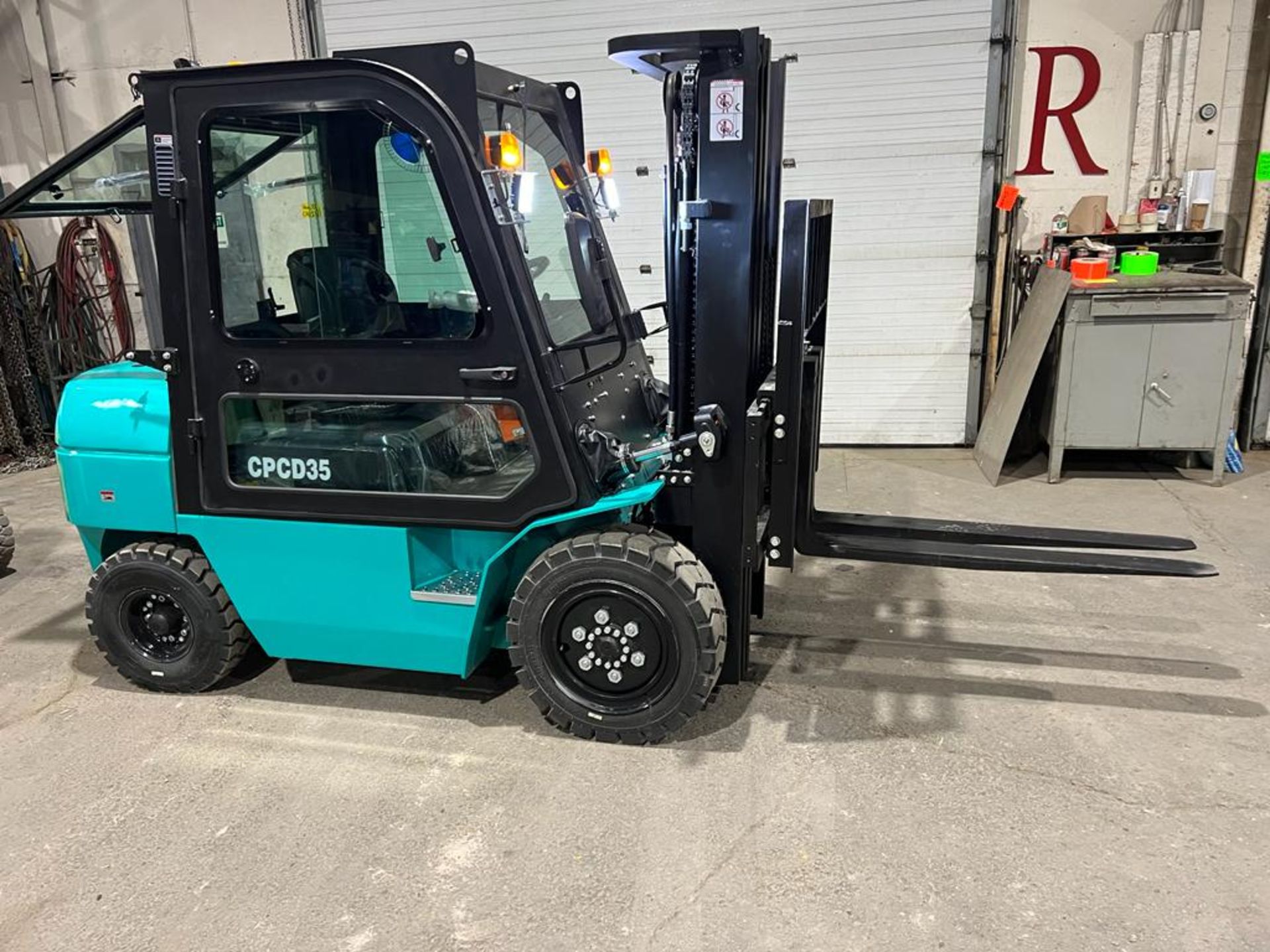 Brand New OMEGA CPCD35 Outdoor 7,000lbs Capacity Forklift - Diesel Powered, 3-stage Mast