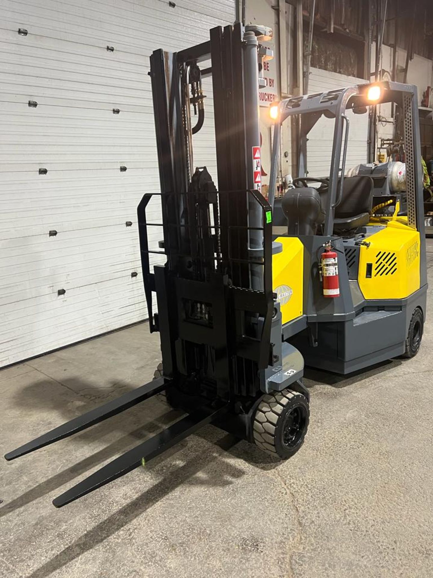Aisle-Master 4,000lbs Capacity Sideloader Forklift LPG (Propane) with sideshift & 3-stage Mast - Image 7 of 8
