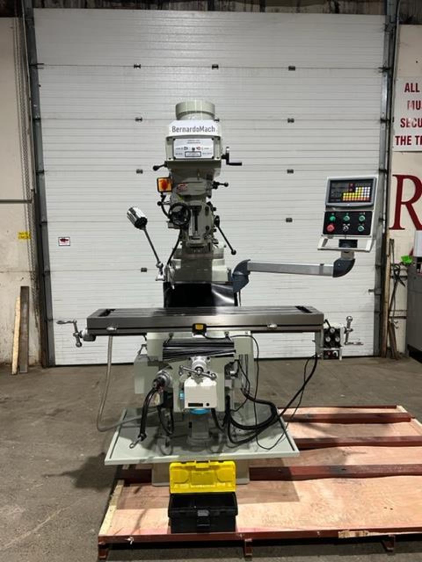 BernardoMach MINT / UNUSED Milling Machine with Full Power Feed Table on ALL AXIS (X, Y and Z) 54" x