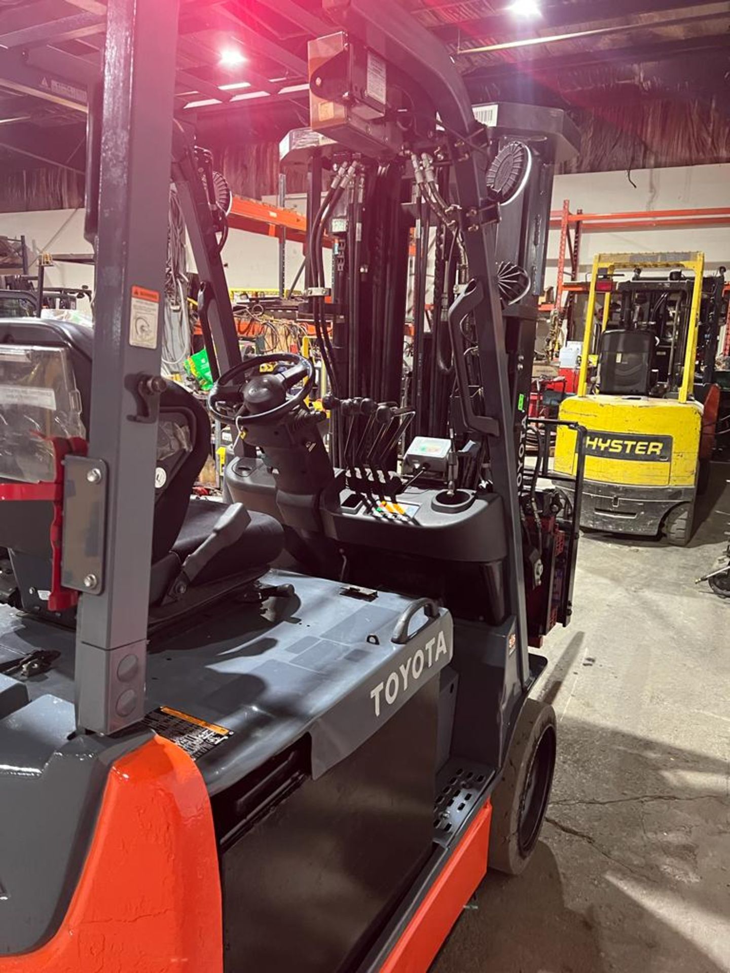 2017 Toyota 5,000lbs Capacity Electric Forklift 4-STAGE MAST & BUILT ON SCALE with Sideshift - Image 6 of 6