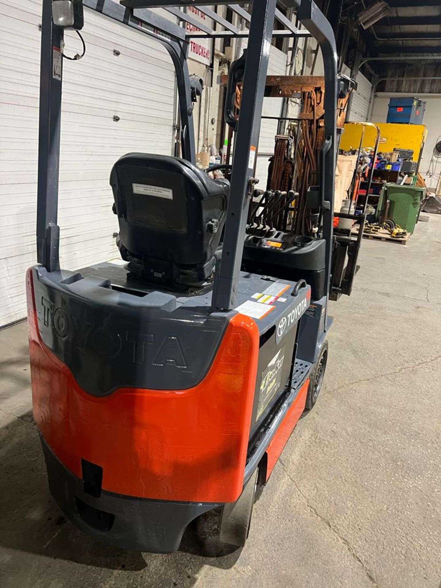 2016 Toyota 5,000lbs Capacity Electric Forklift 3-stage mast with Sideshift & Plumbed for Fork - Image 3 of 3