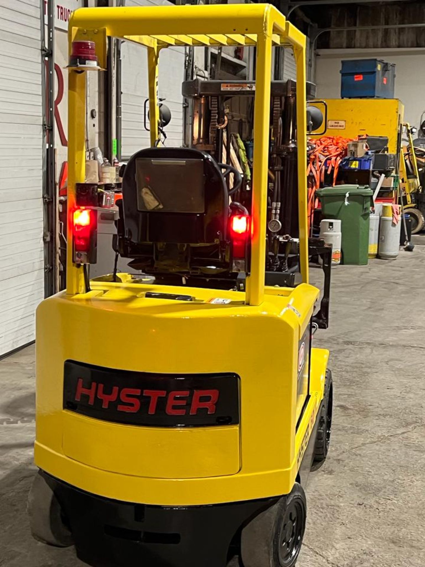 Hyster 60 - 6,000lbs Capacity Forklift Electric with Sideshift & 3 stage mast and Very Low Hours - Image 3 of 3