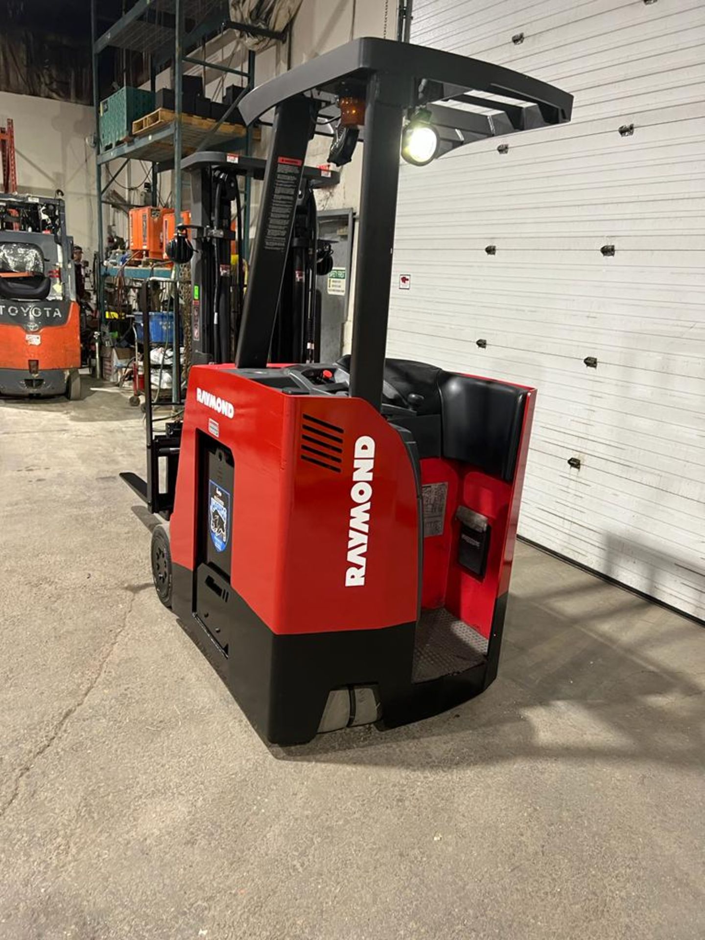 Raymond 3,500lbs Capacity Stand Up Electric Forklift with 3-stage Mast, sideshift, 36V Battery and - Image 2 of 5