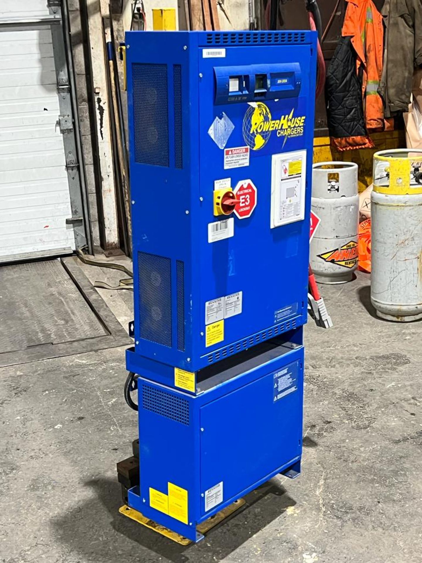 Benning Forklift Battery Charger - 36V - 3 phase input 600V & transformer to 480V on pedestal - Image 2 of 2