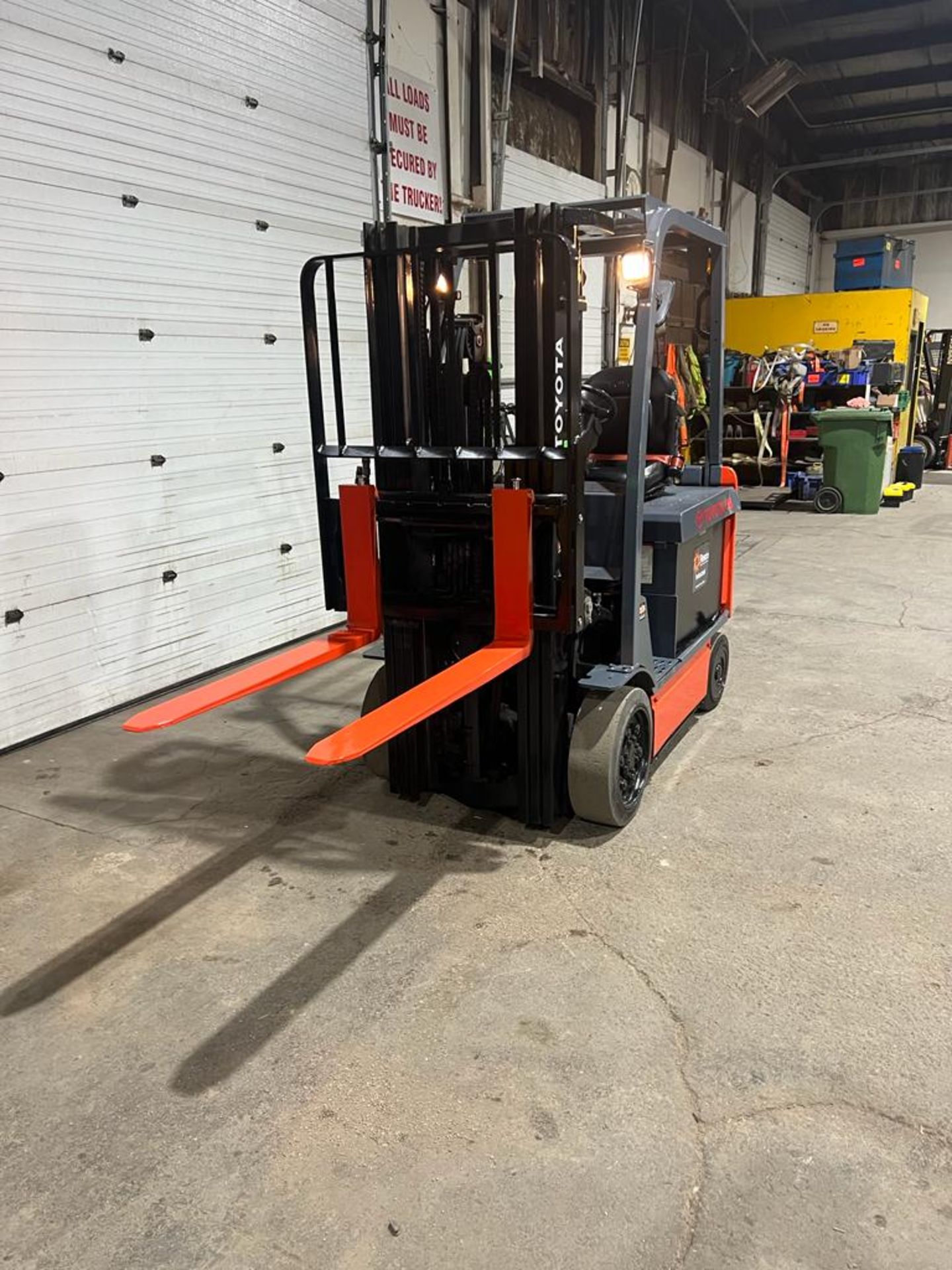 2014 Toyota 5,000lbs Capacity Forklift Electric 48V with 48" FORKS with Sideshift & Plumbed for Fork - Image 2 of 3