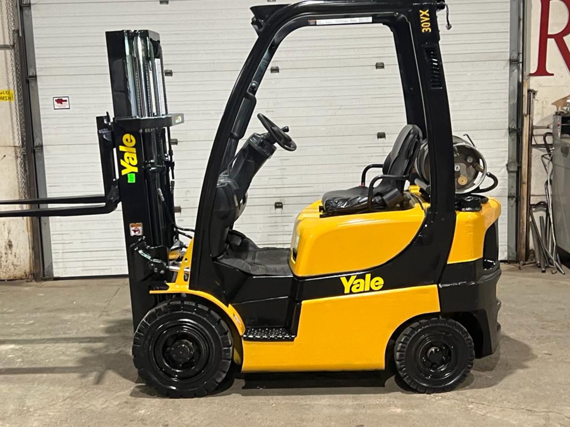 NICE 2017 Yale 30 - 3,000lbs Capacity OUTDOOR Forklift LPG (propane) with Trucker Mast & Foam Filled