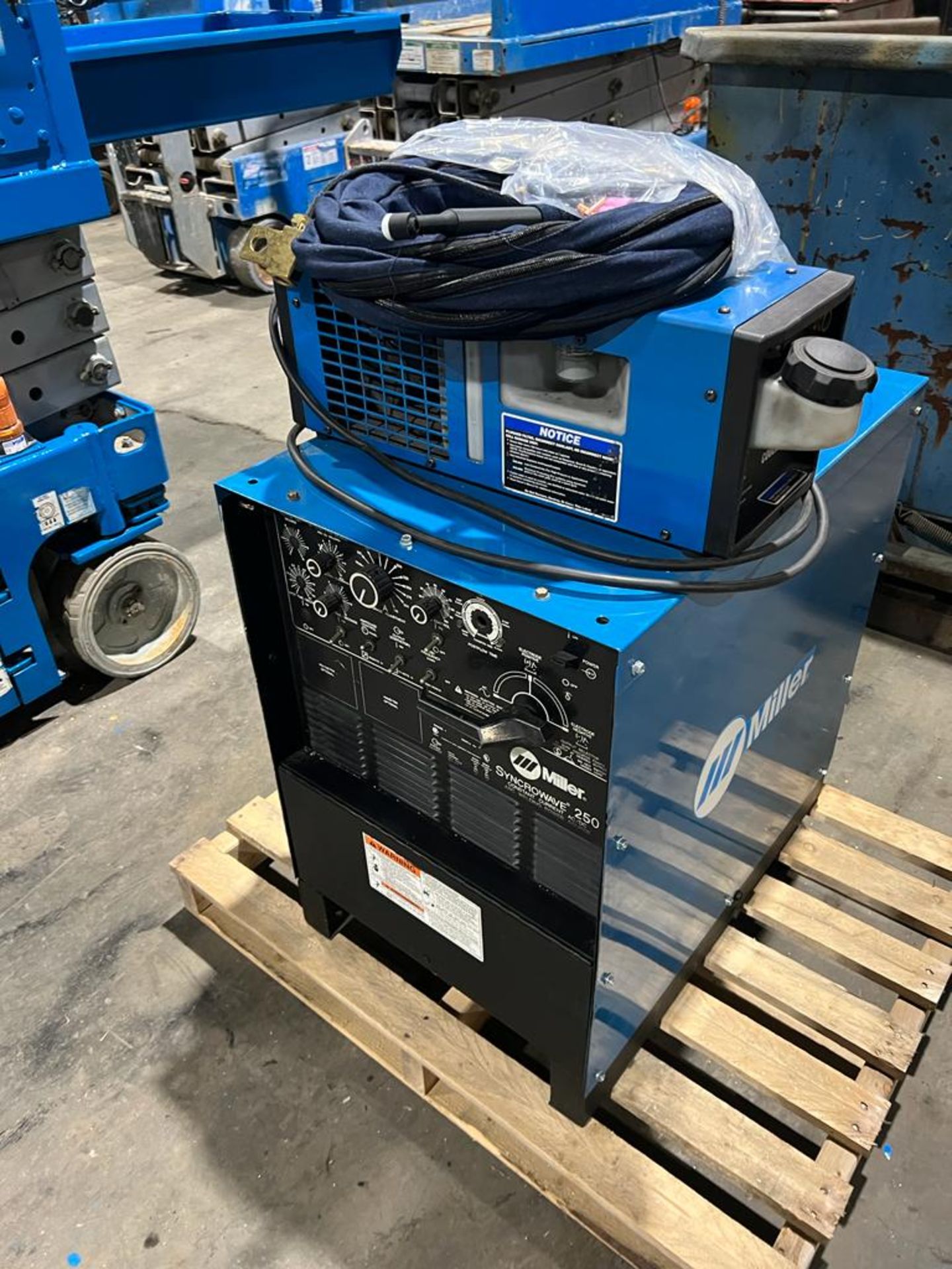 MINT Miller Syncrowave 250 Tig Welder 250 AMP COMPLETE with Coolmate 4 Water Cooler Cables and - Image 2 of 4